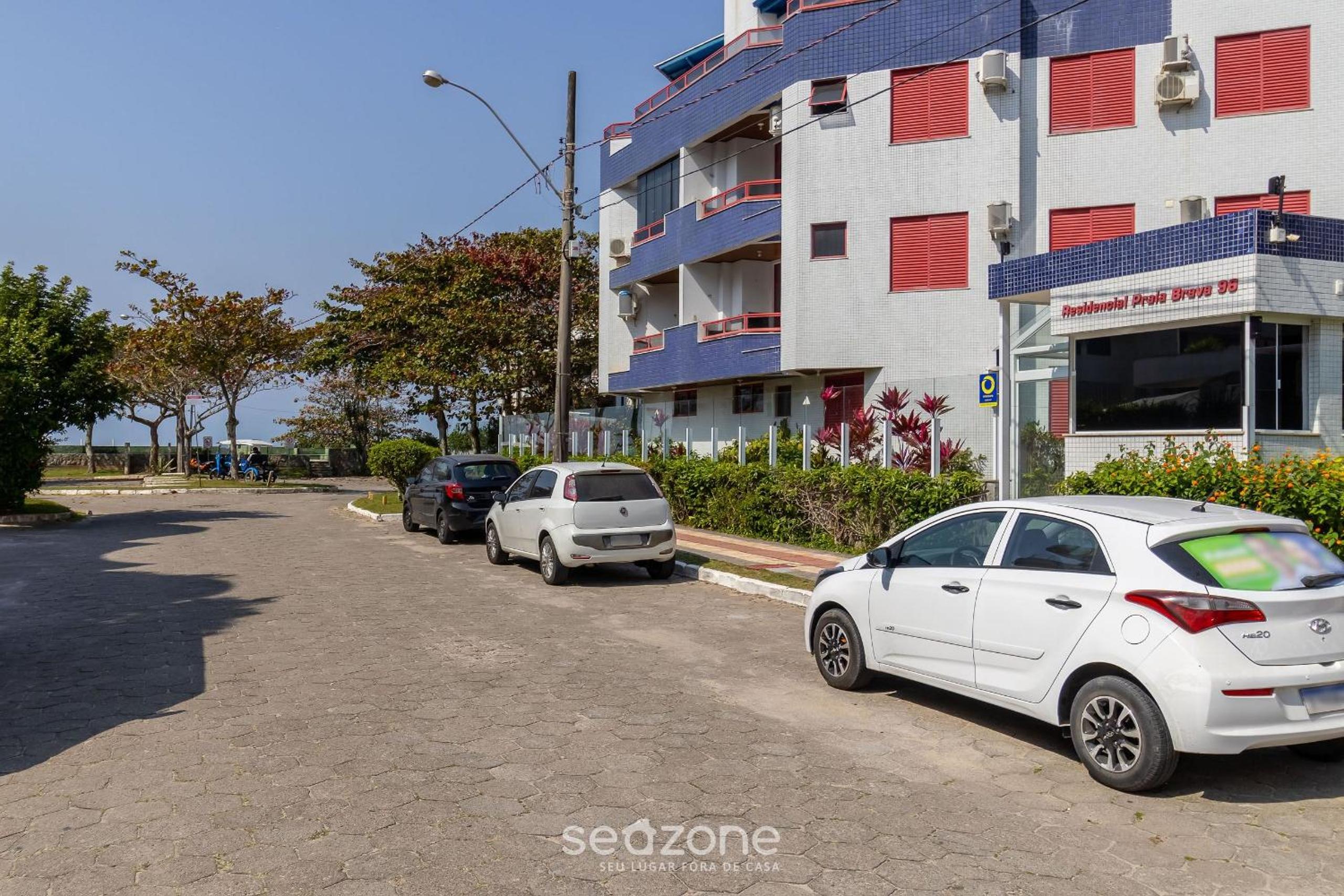 Comfortable Apart 150m from Praia Brava RRA0205