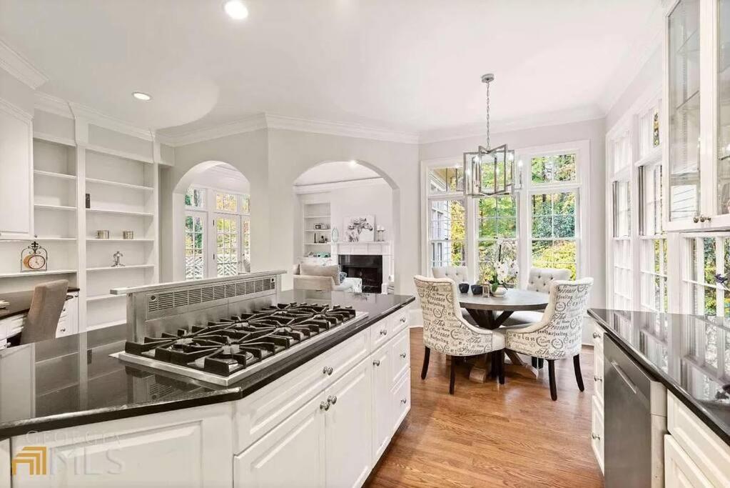 Luxury Spacious 4BR Residence in Central Buckhead