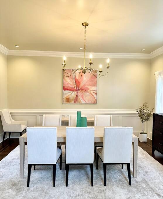 Luxury Spacious 4BR Residence in Central Buckhead