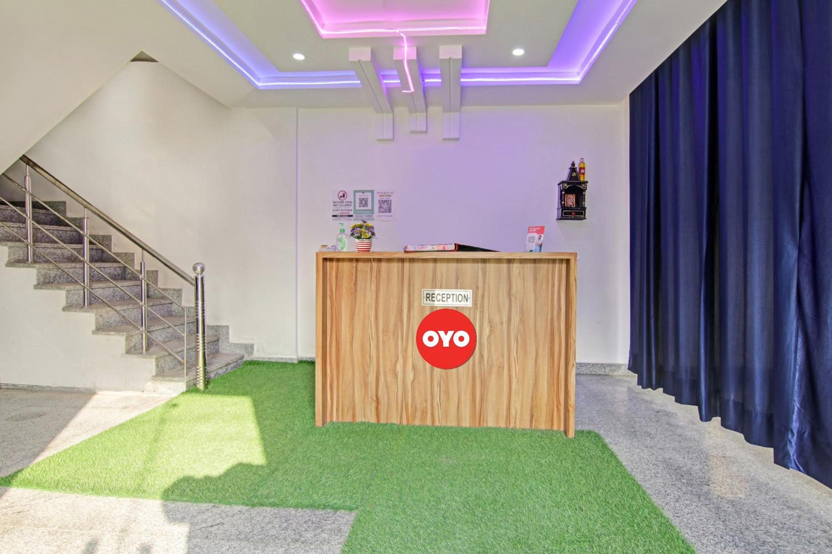 Lobby & Reception
