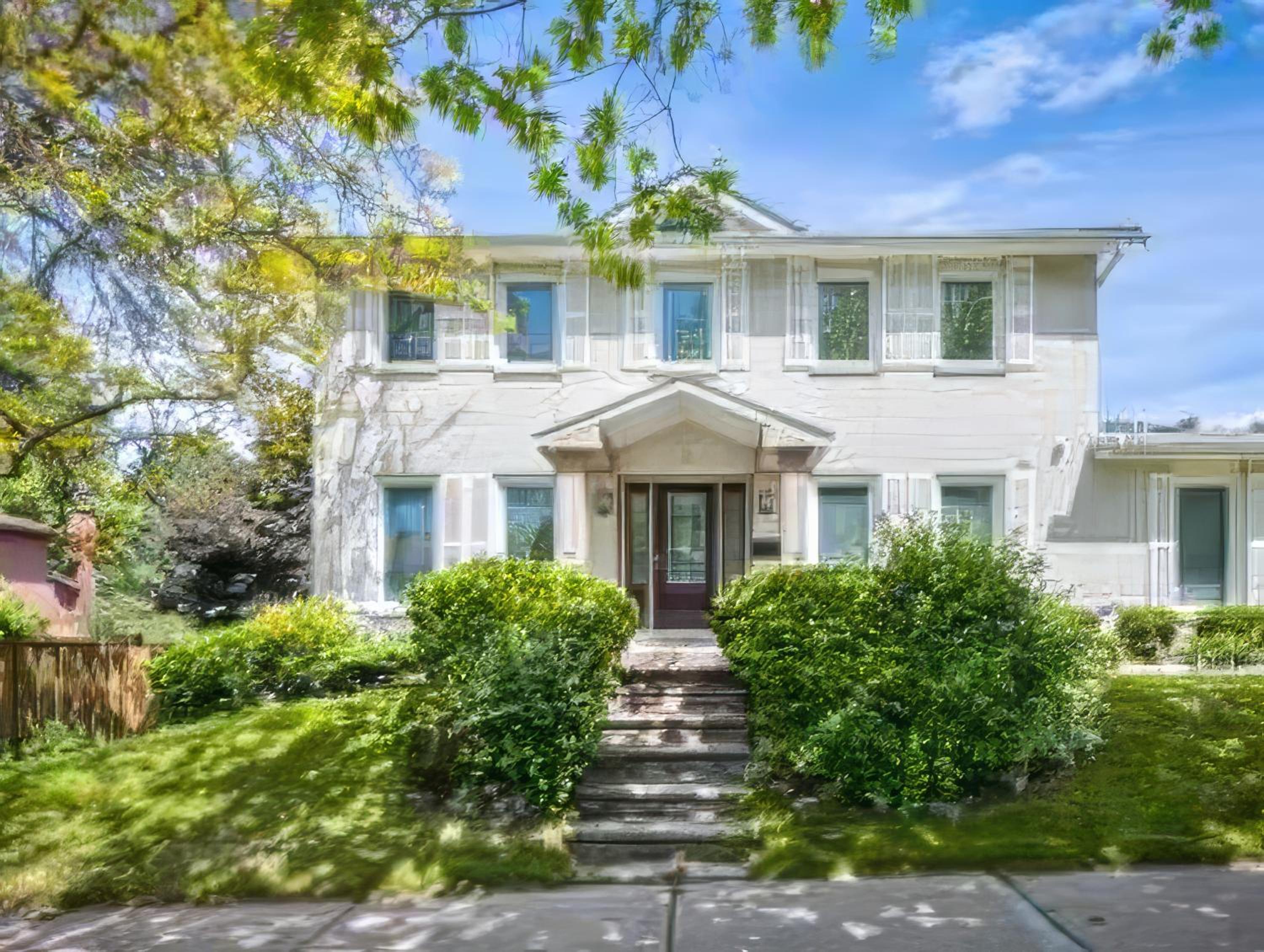 4 Bedrooms or 2 bedrooms house near Fairview Mall and 401 & DVP
