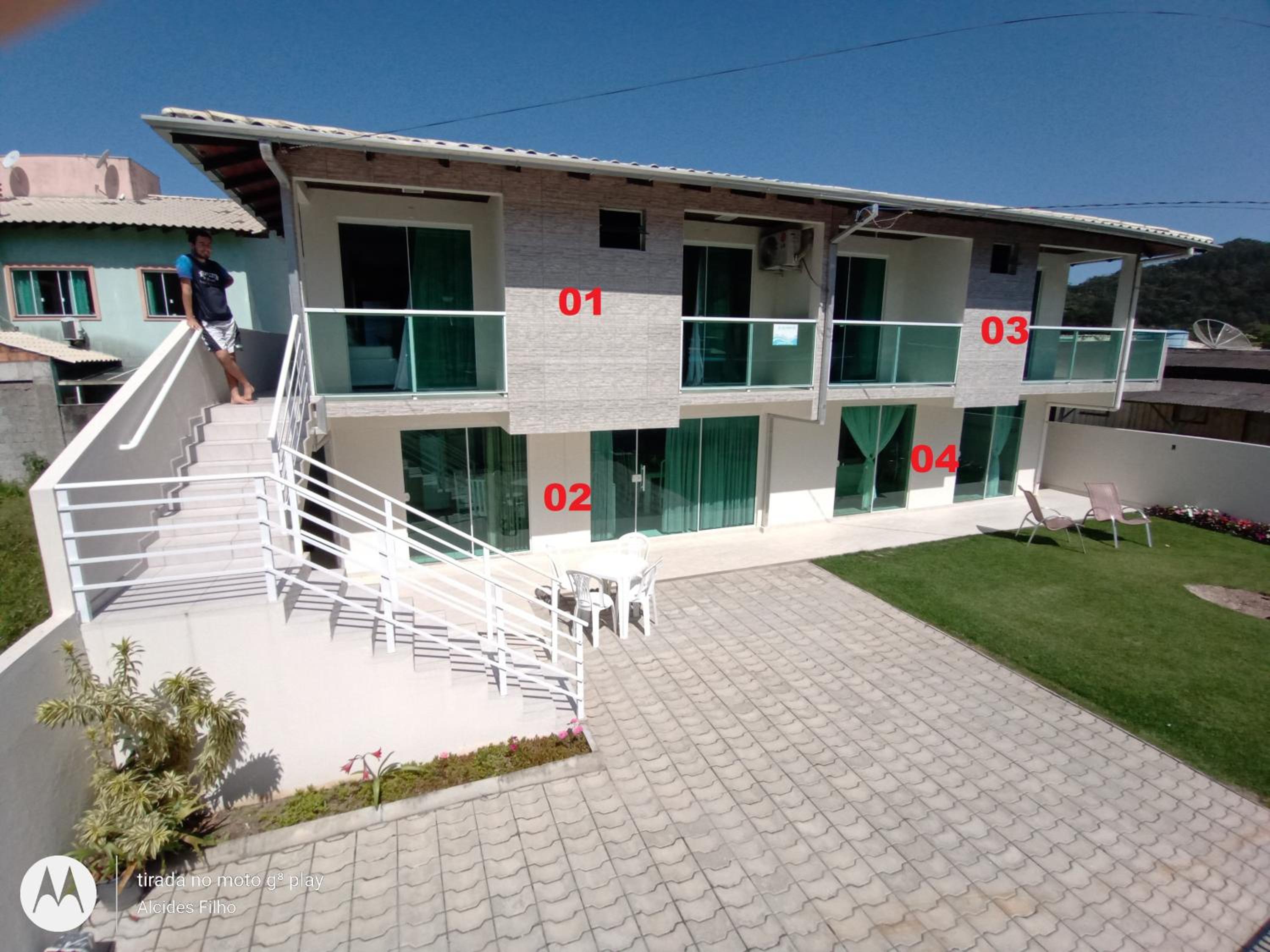 Apartamento de 2 dormitórios no centro de Bombinhas