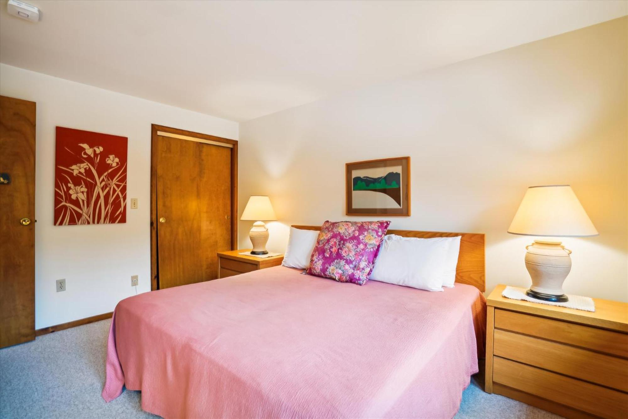 Spacious 1 bedroom with loft Northside located across from Pico Mountain! view 5