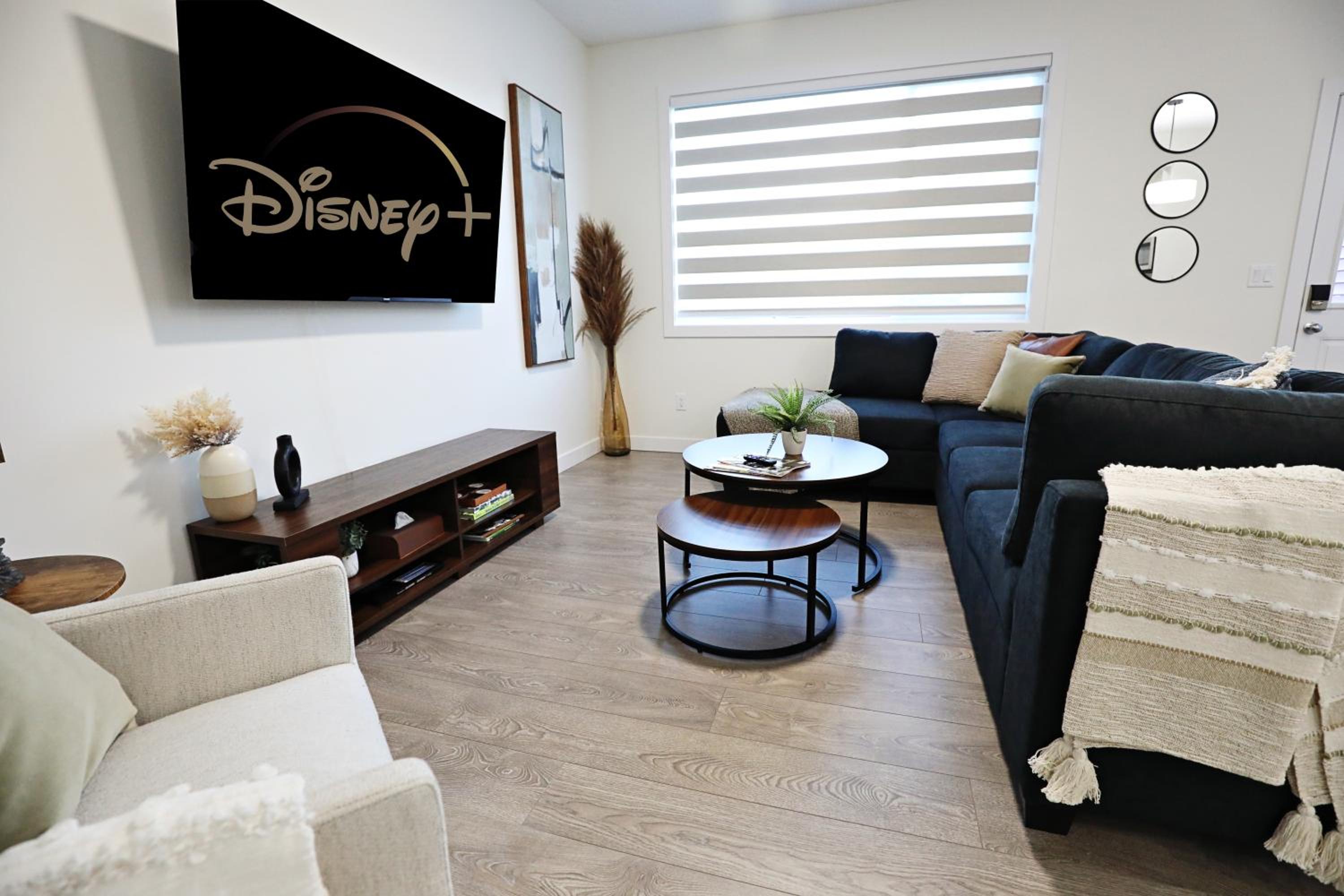 Escape in Style, Golf,King Beds,Disney+,Near WEM