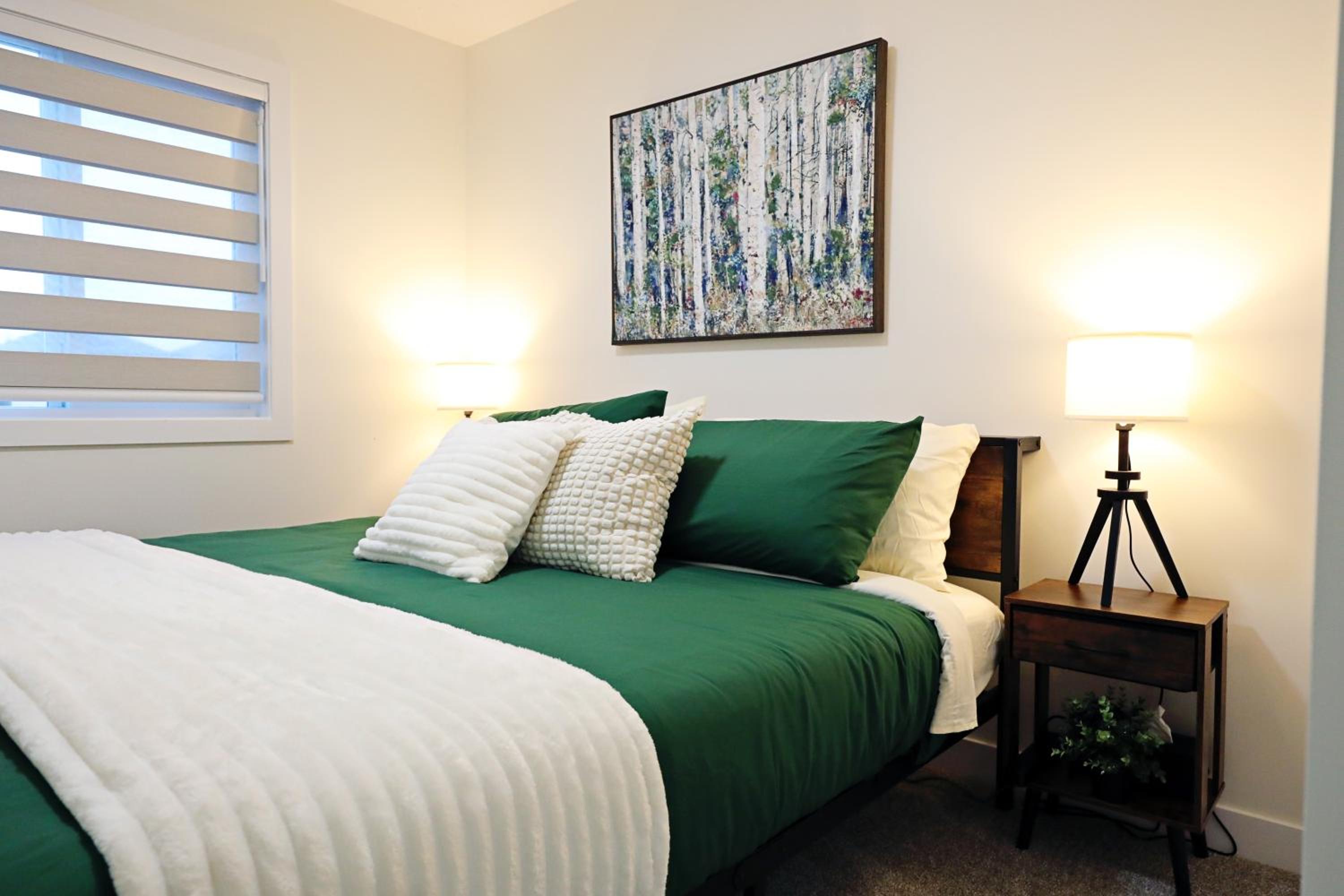 Escape in Style, Golf,King Beds,Disney+,Near WEM