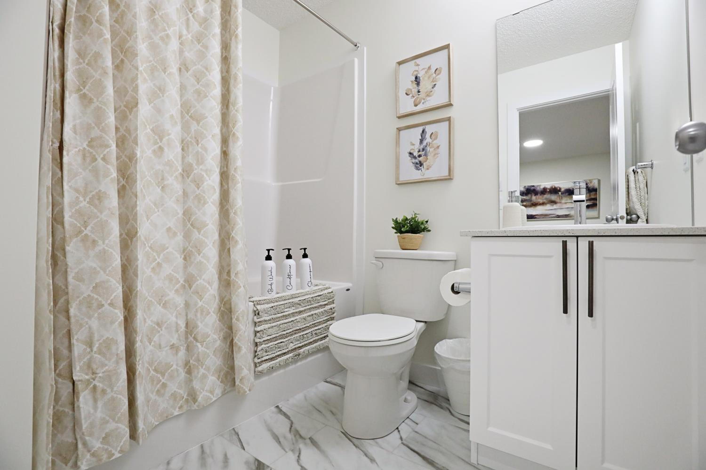 Escape in Style, Golf,King Beds,Disney+,Near WEM