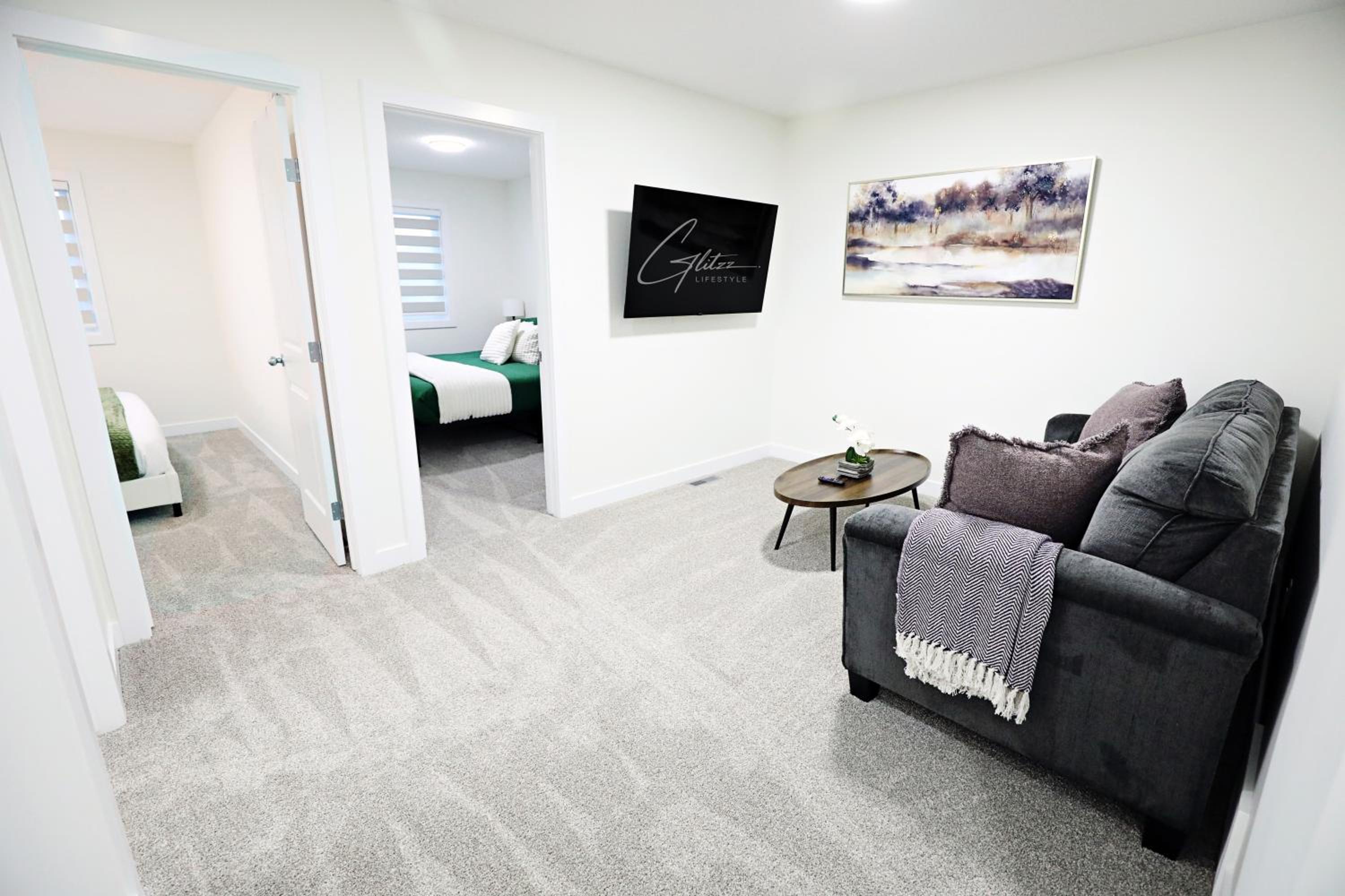 Escape in Style, Golf,King Beds,Disney+,Near WEM
