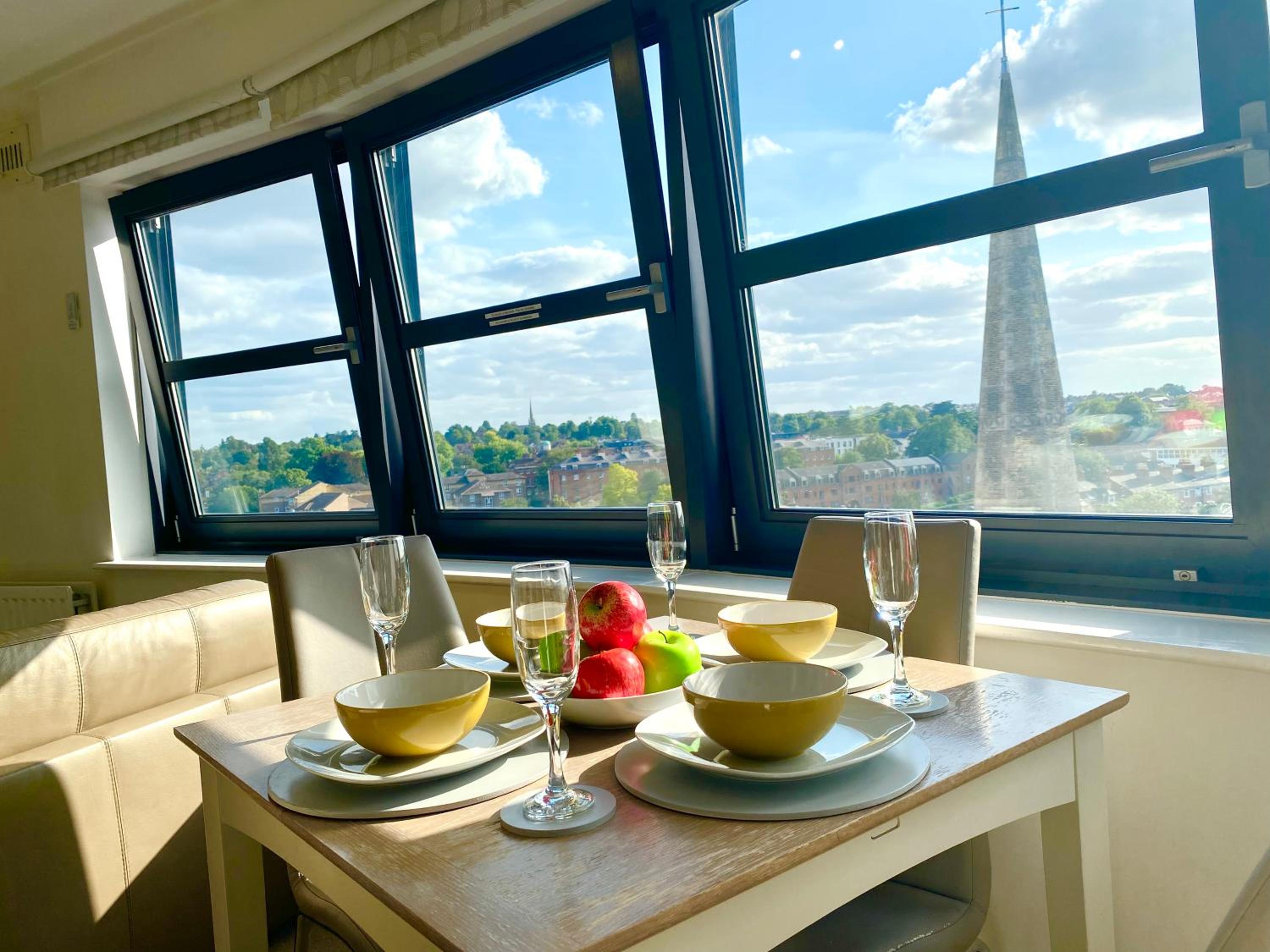 Central Reading Apartment with Stunning View, En-Suite and Parking view 2