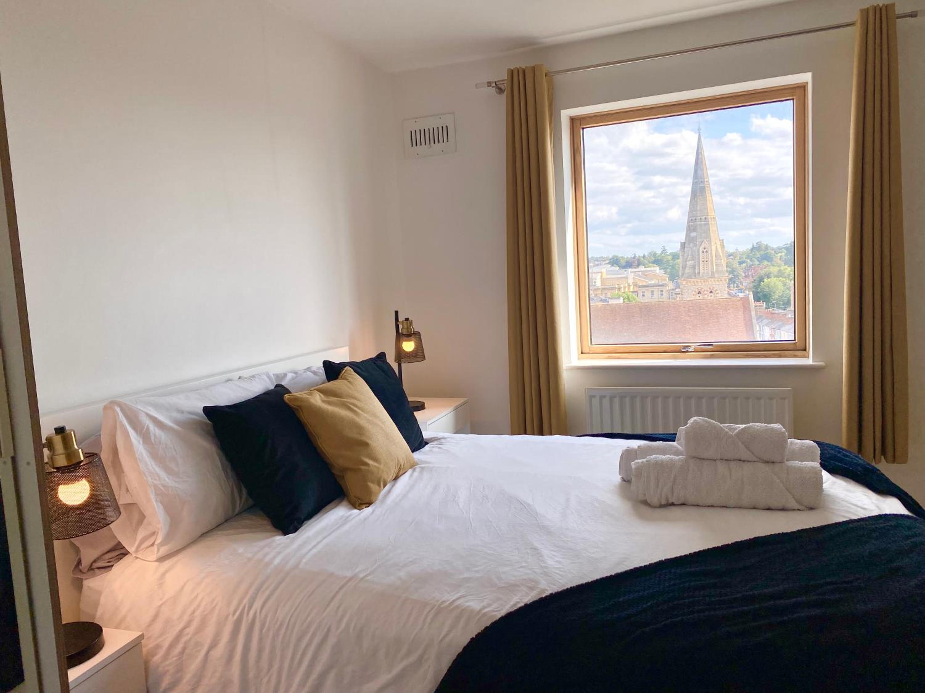 Central Reading Apartment with Stunning View, En-Suite and Parking view 5