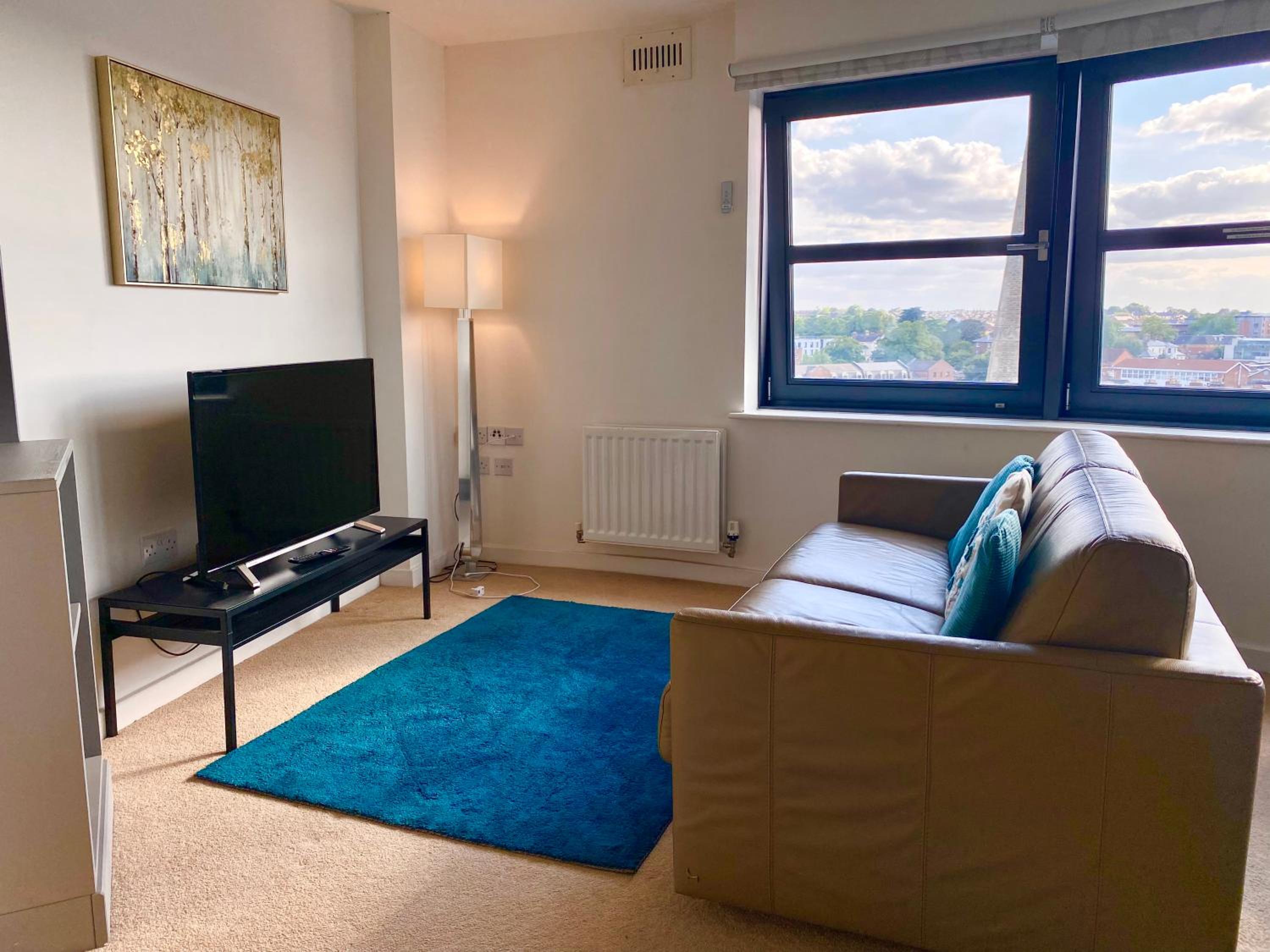 Central Reading Apartment with Stunning View, En-Suite and Parking view 3