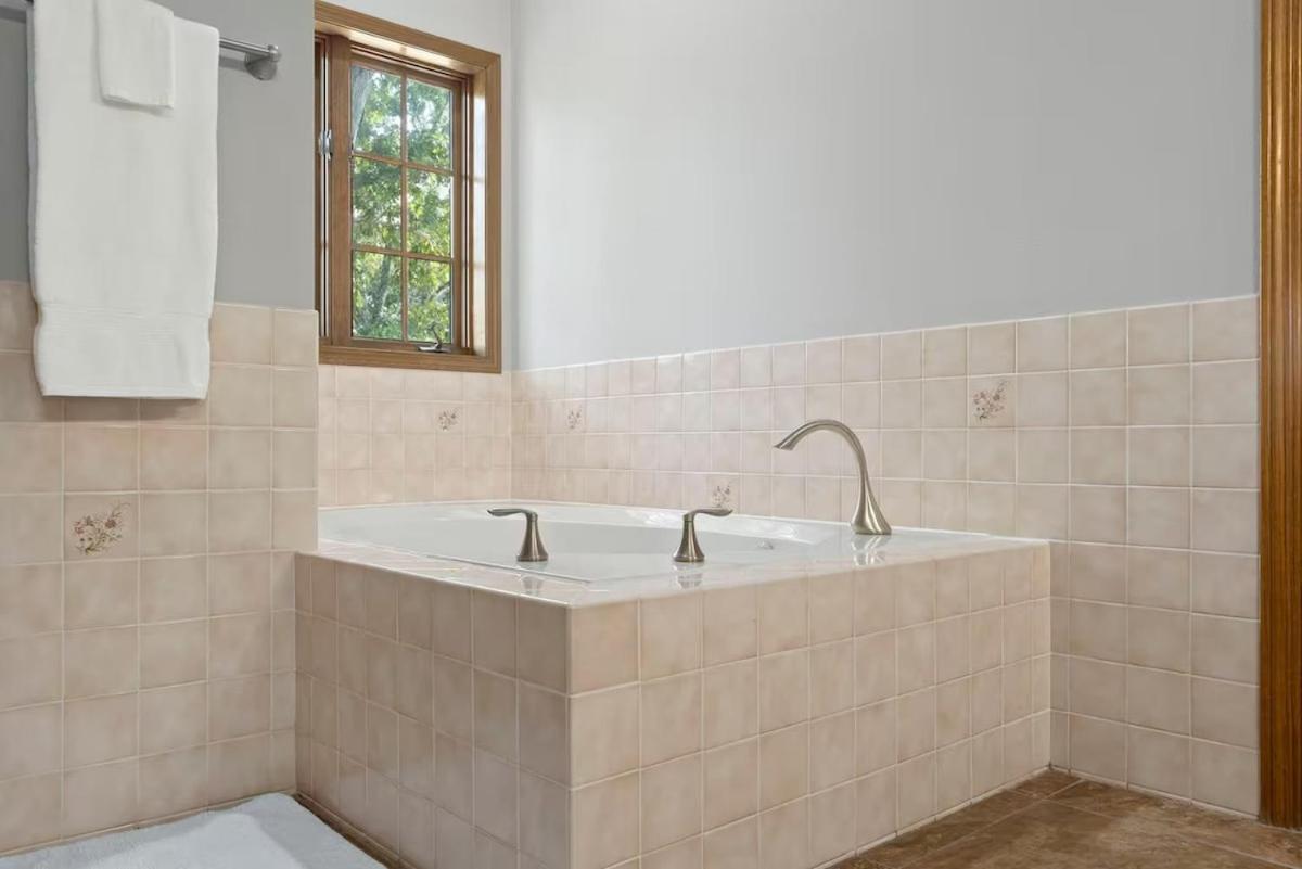 Rolling Hills Family Home - Property Image 59
