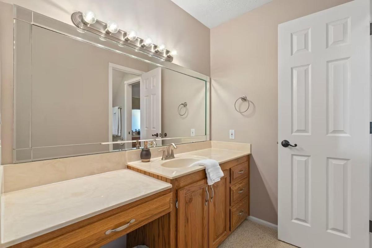 Rolling Hills Family Home - Property Image 8