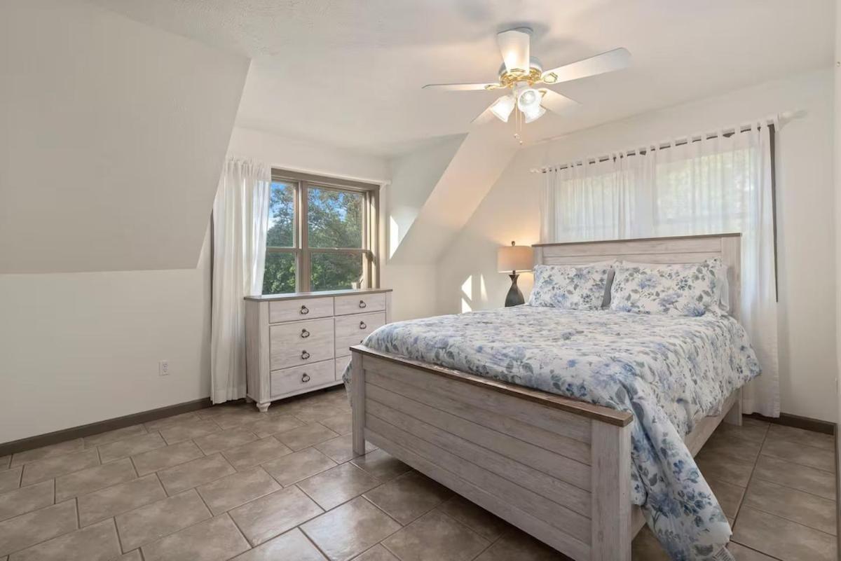 Rolling Hills Family Home - Property Image 21