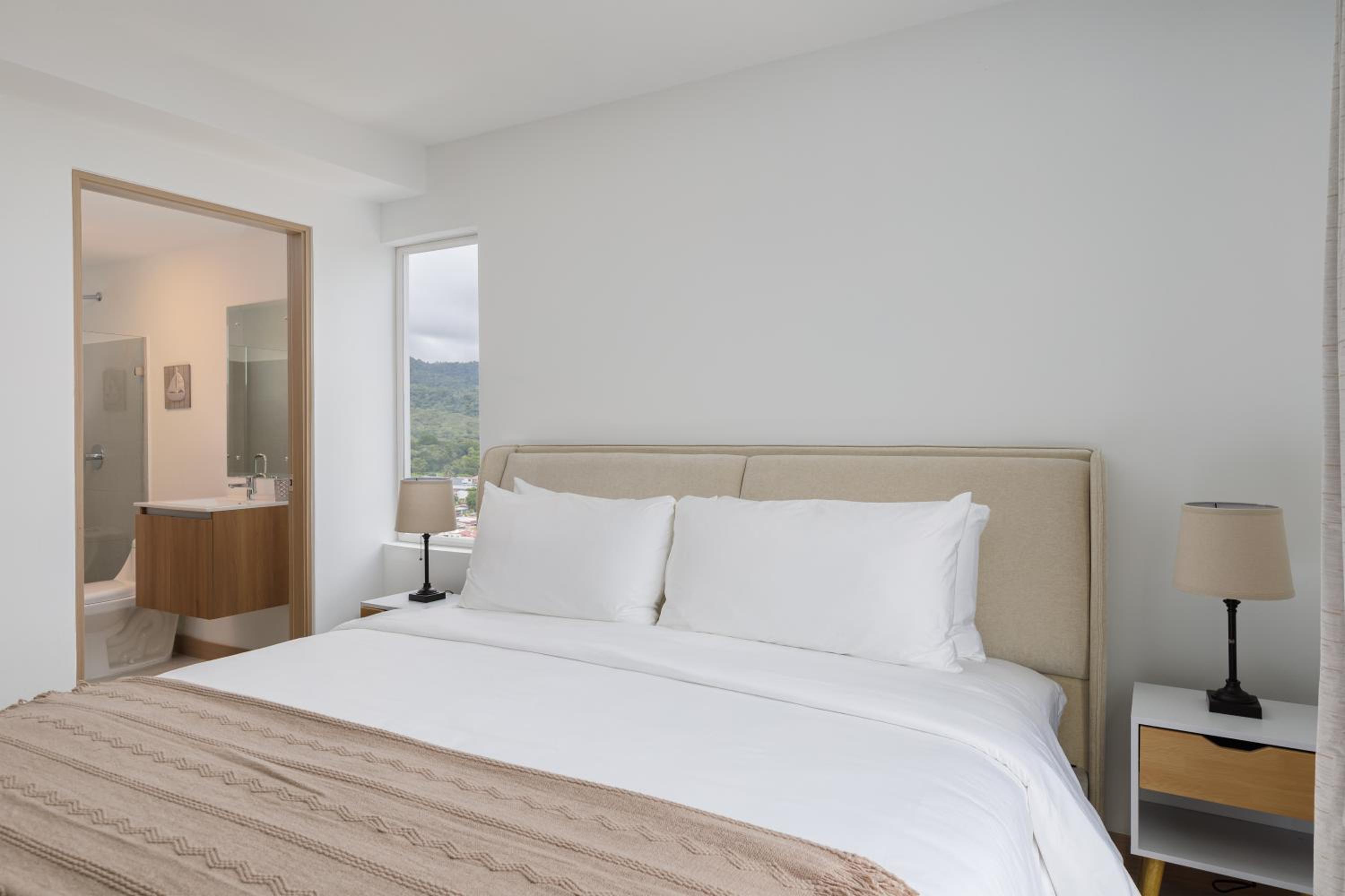 Casago 1302B, Brand New Rental Ocean View Retreat