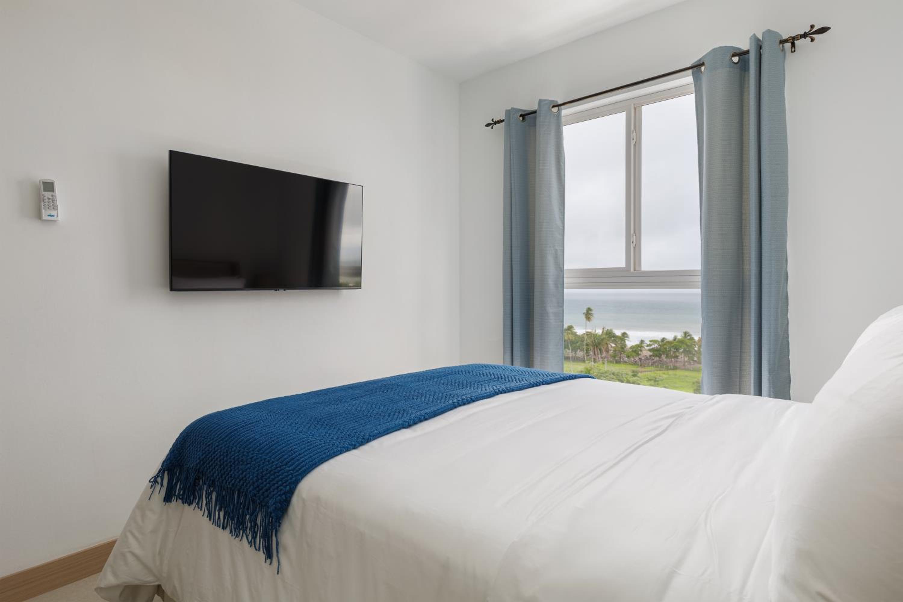 Casago 1302B, Brand New Rental Ocean View Retreat
