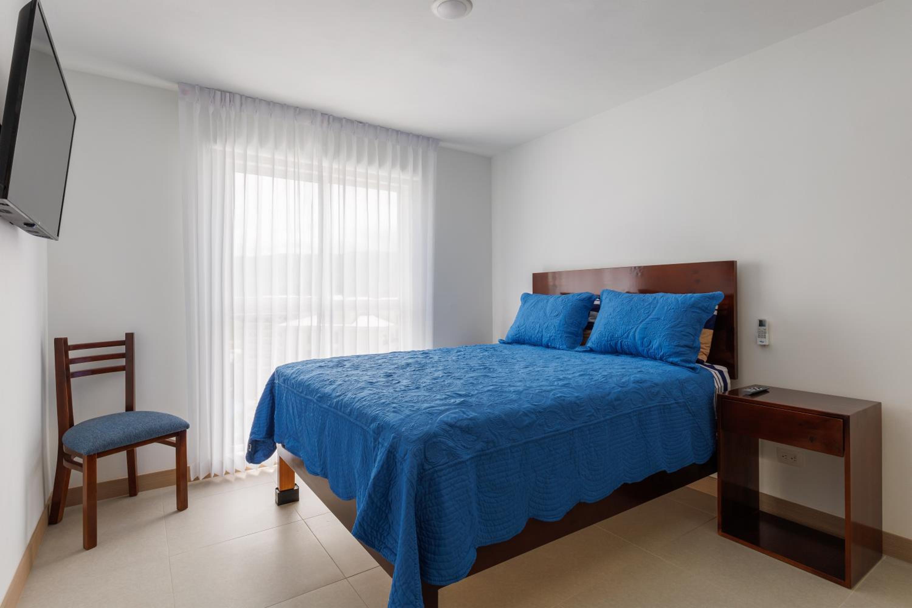 Casago 1605, Brand New Rental Oasis, Large Space with Tranquil Nature Views