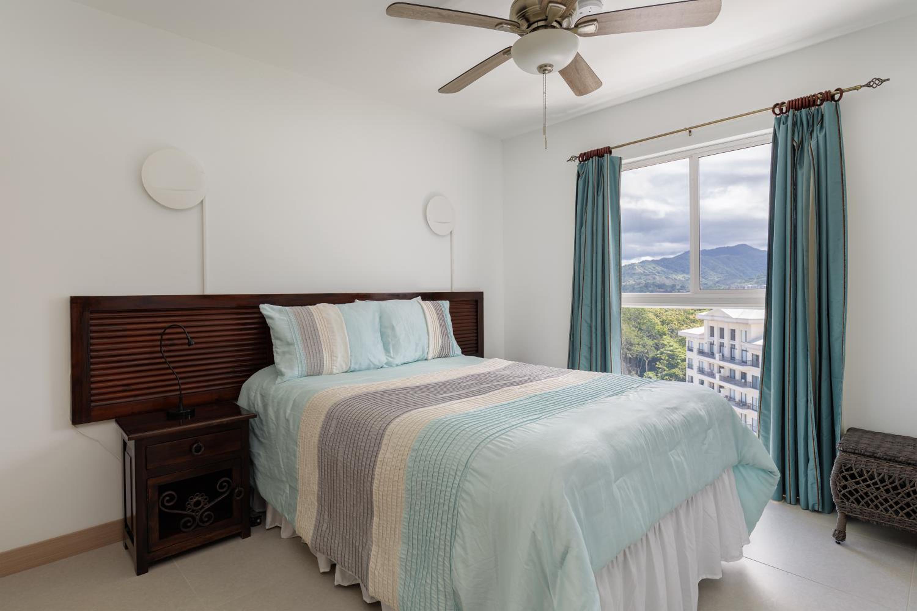 Casago 1704A, Stunning Mountain view Condo Top Floor