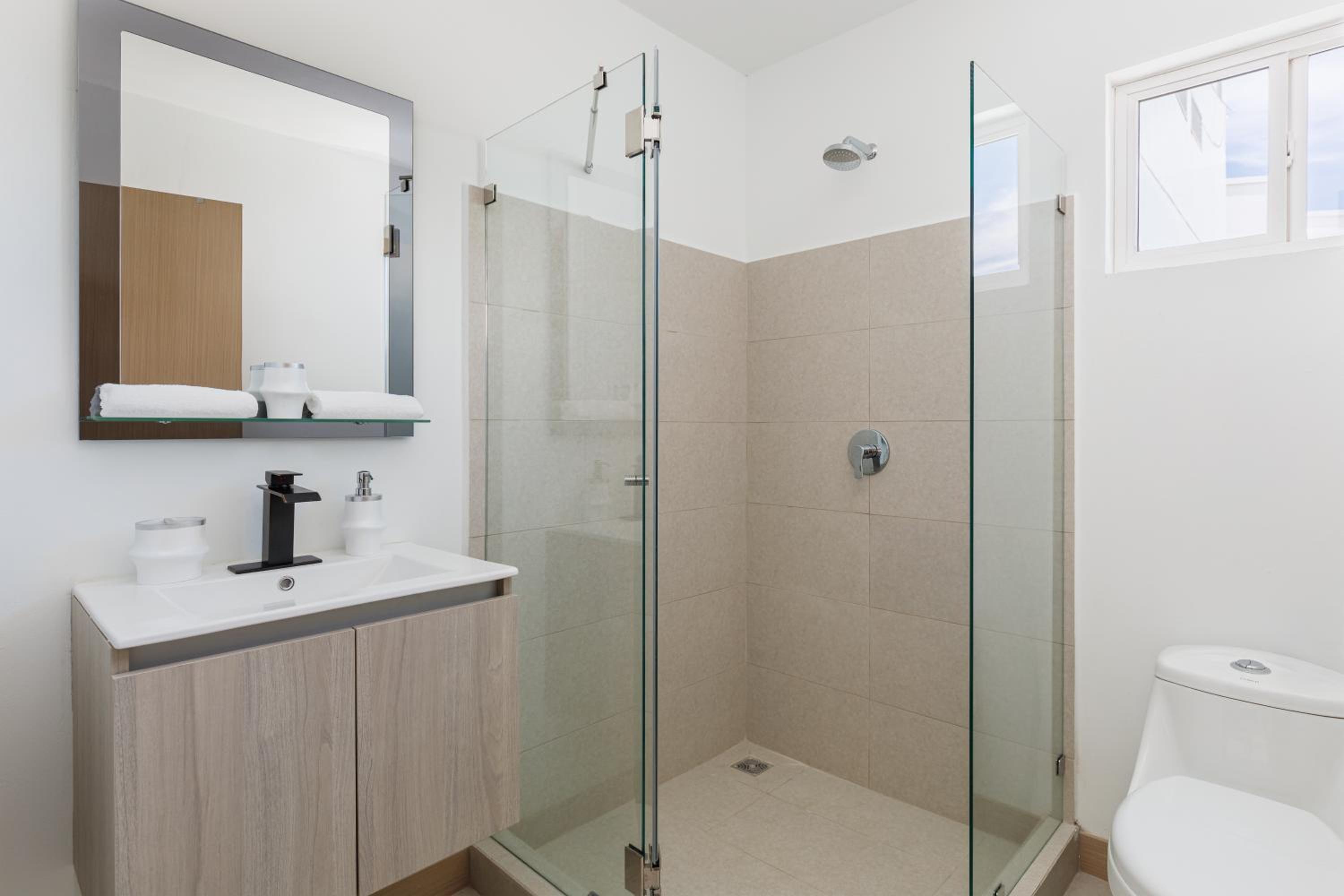 Casago 1704A, Stunning Mountain view Condo Top Floor