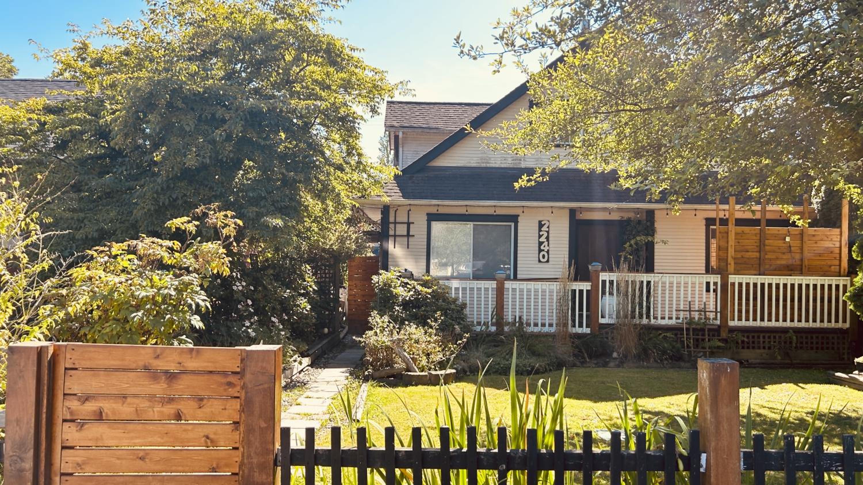 Airport-YVR GuestHouse