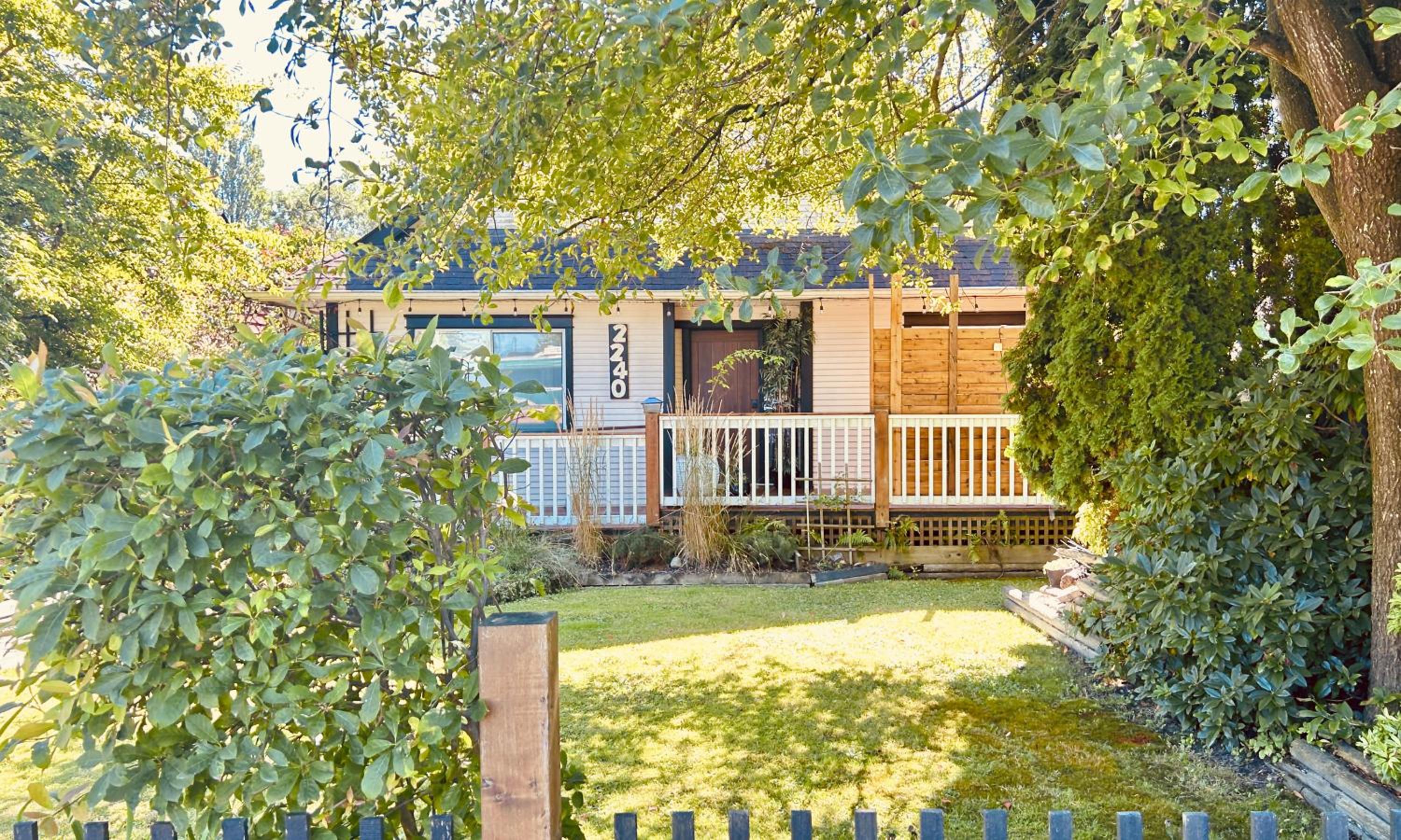 Airport-YVR GuestHouse
