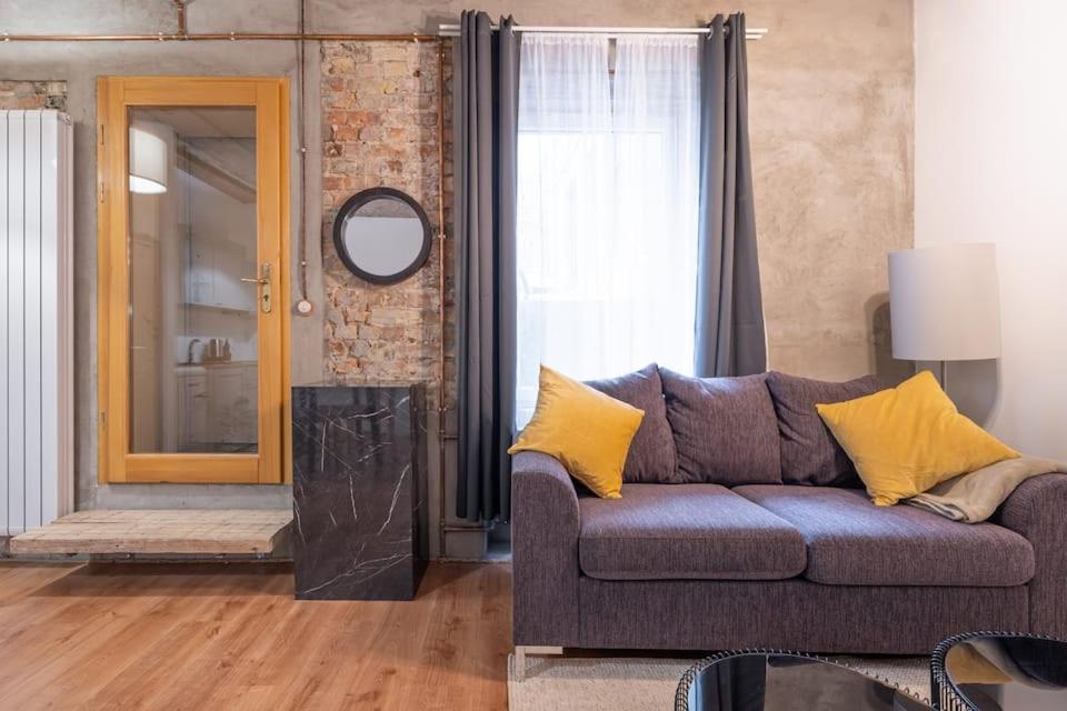 Quiet Hideaway in Centrs en Rīga — hotel room