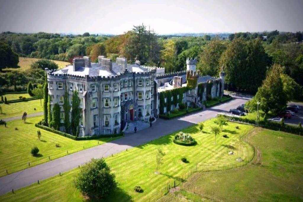 Elegant Traditional Family House Tralee Ring of Kerry view 3