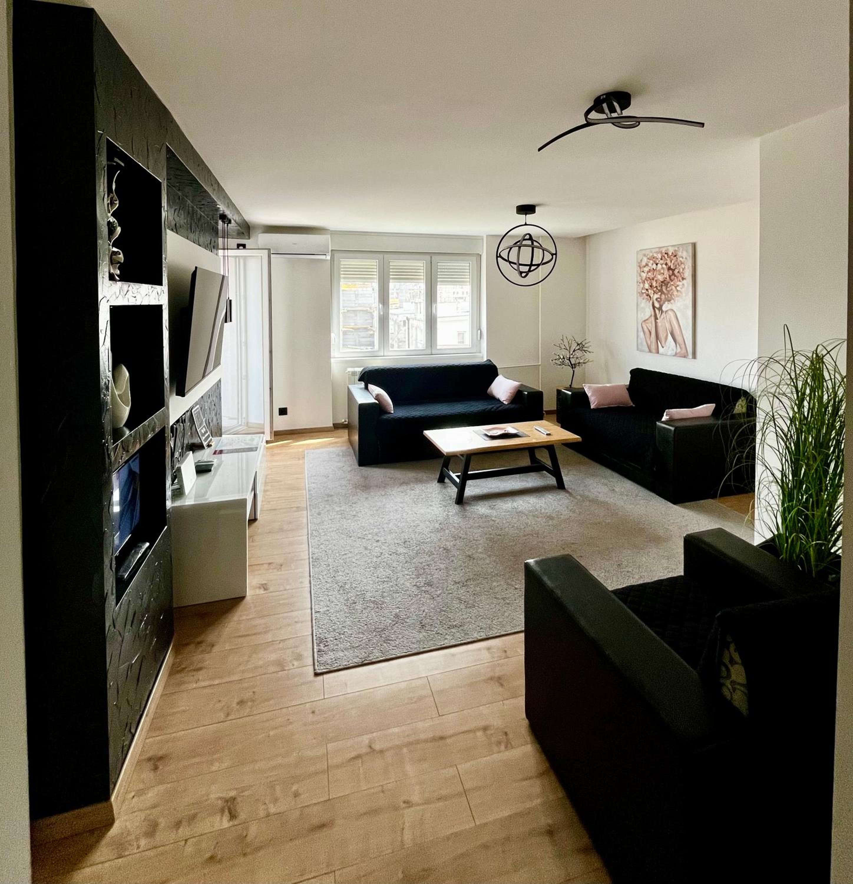 Apartment Black Diamond - Vracar, Belgrade view 3