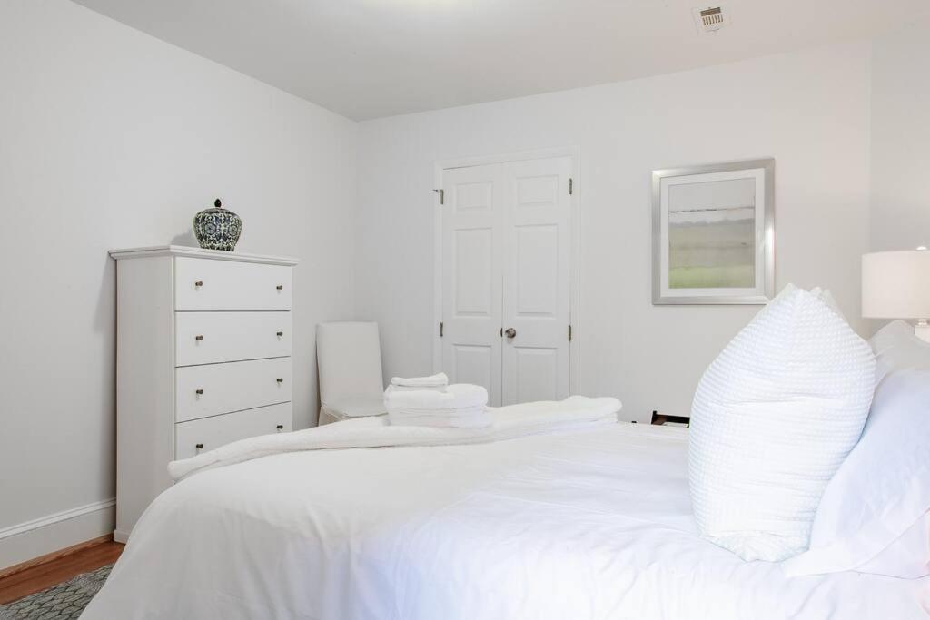Quaint DC Private 1-BR Walk to METRO-rail subway view 4