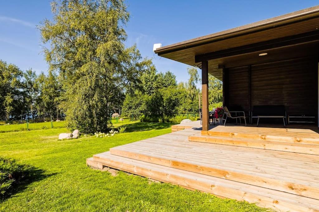 Hubane suvila mere kaldal