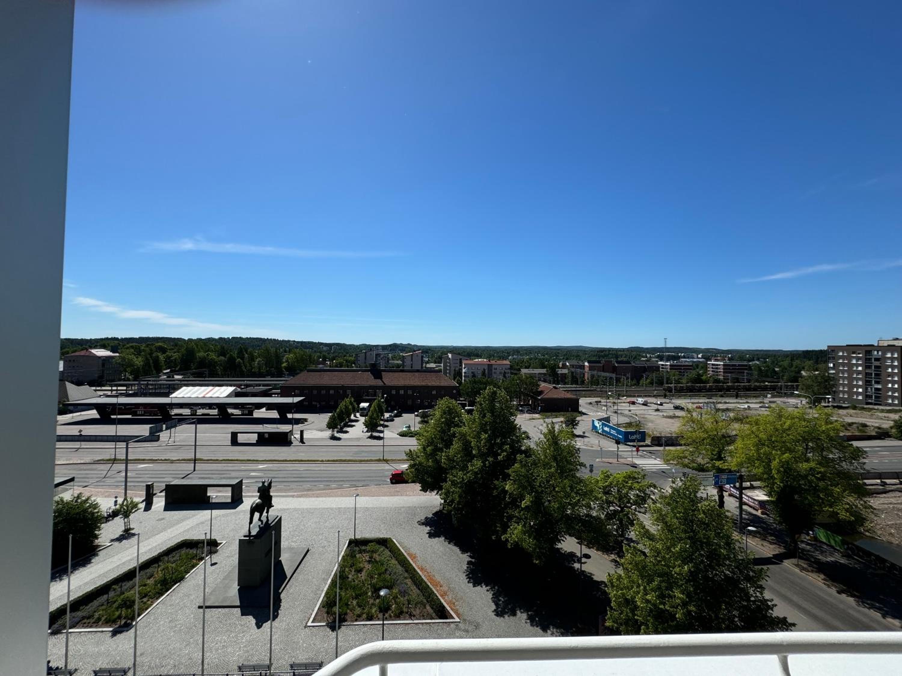 Tyylikäs maisema-asunto asemalla