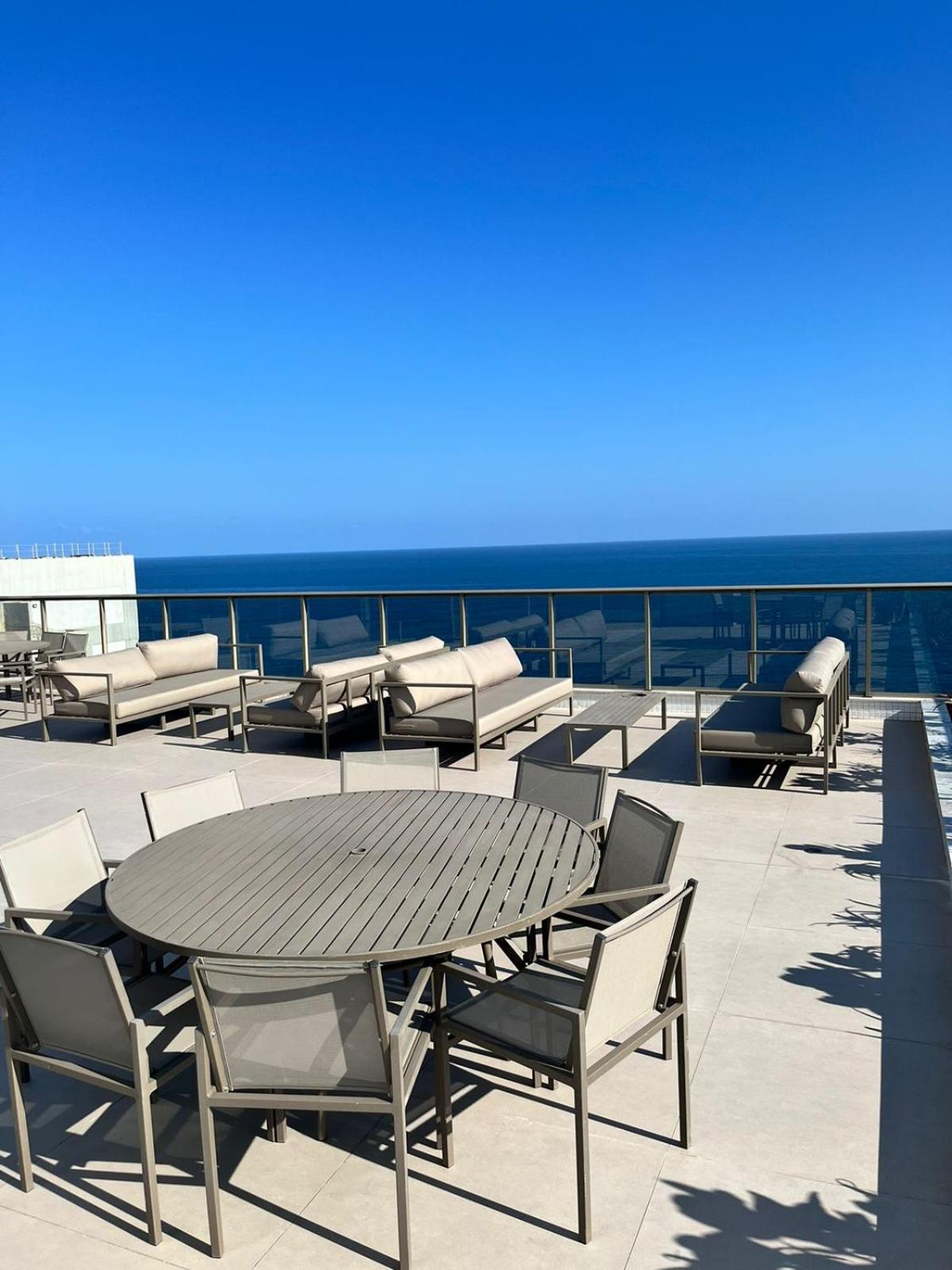 Apartamento sofisticado com acesso exclusivo à praia Beach Class Salvador
