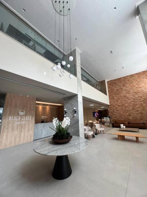 Apartamento sofisticado com acesso exclusivo à praia Beach Class Salvador