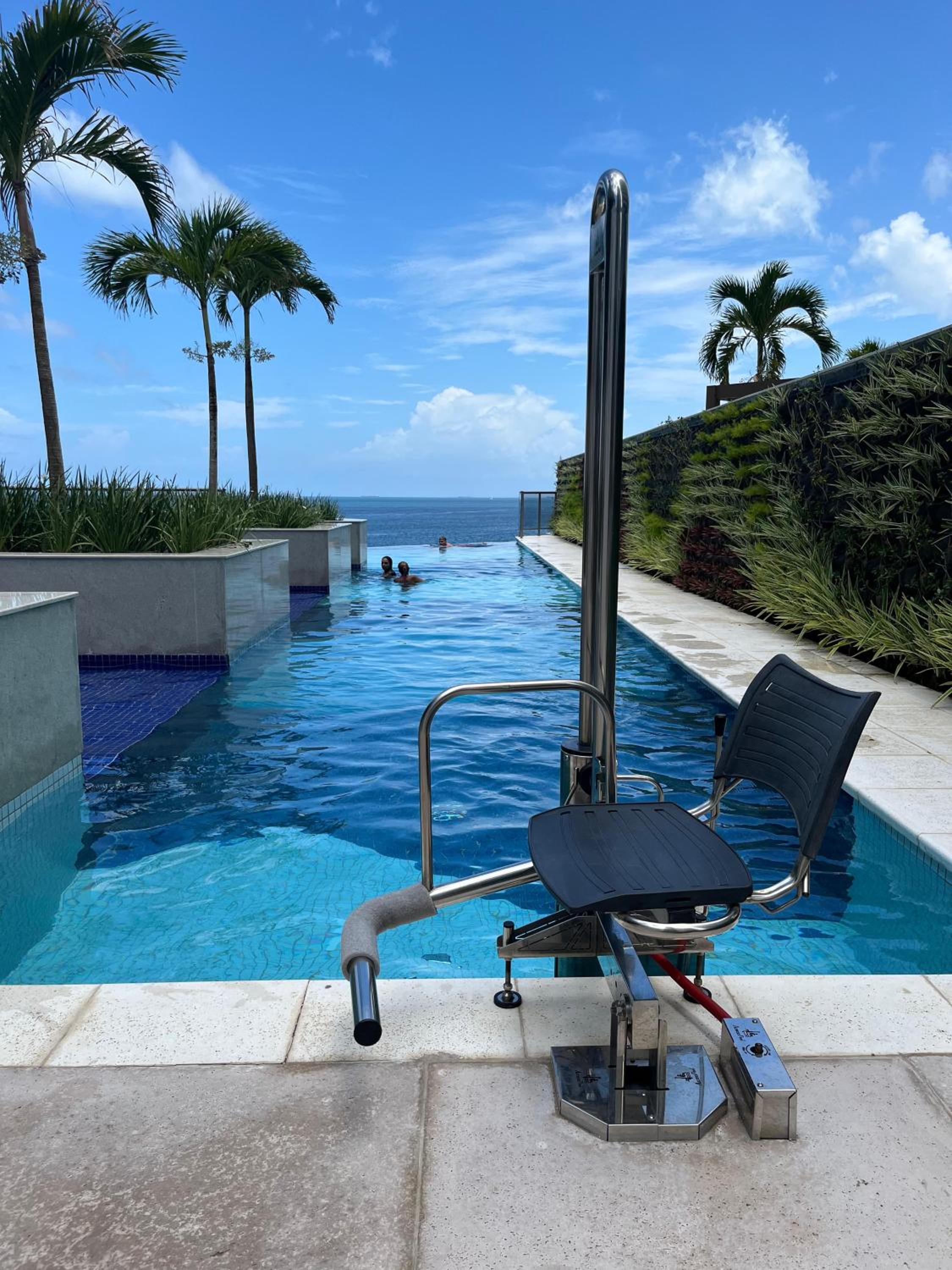 Apartamento sofisticado com acesso exclusivo à praia Beach Class Salvador