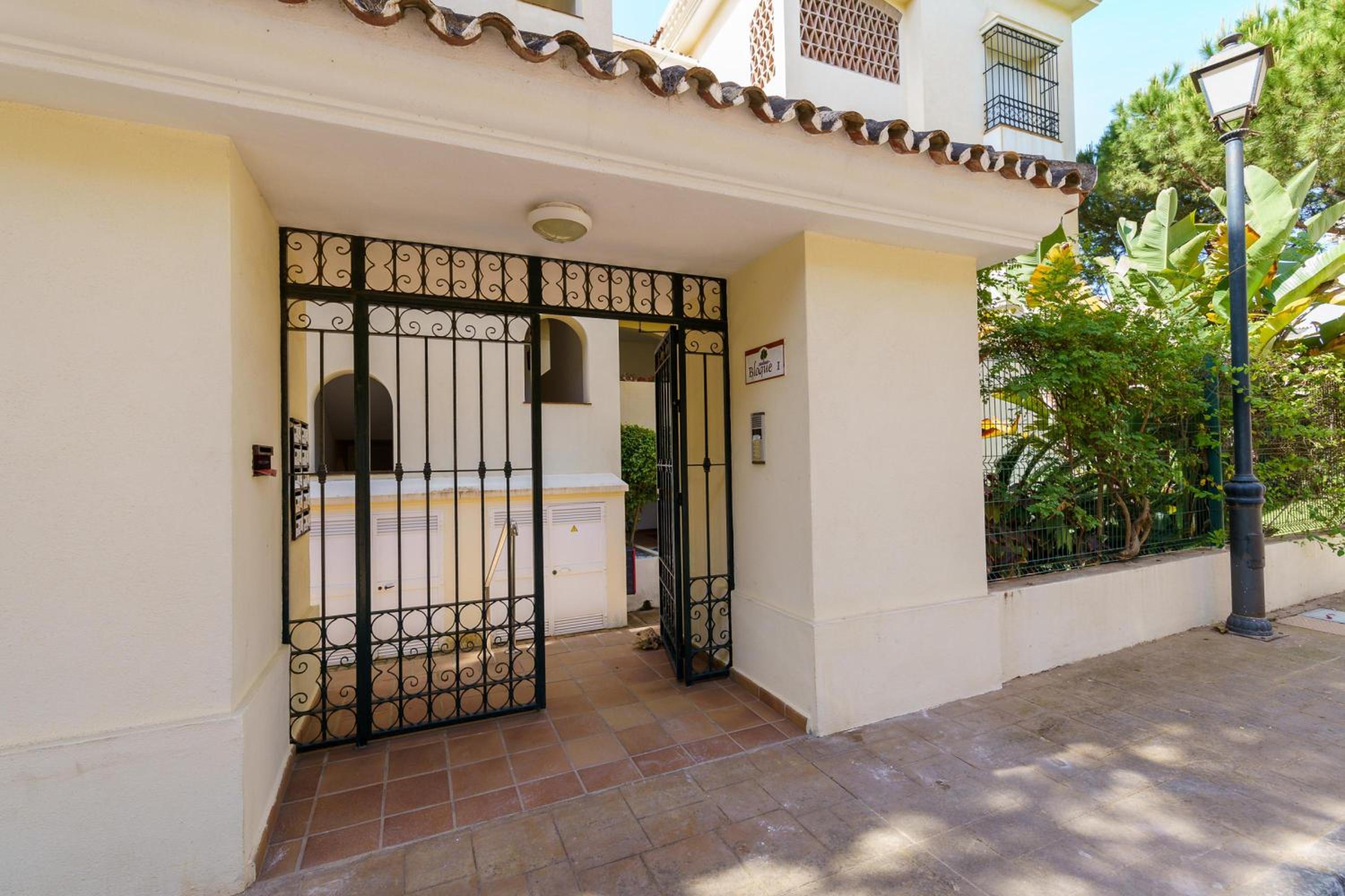 Hacienda Playa Beach And Pool - Happy Rentals view 5