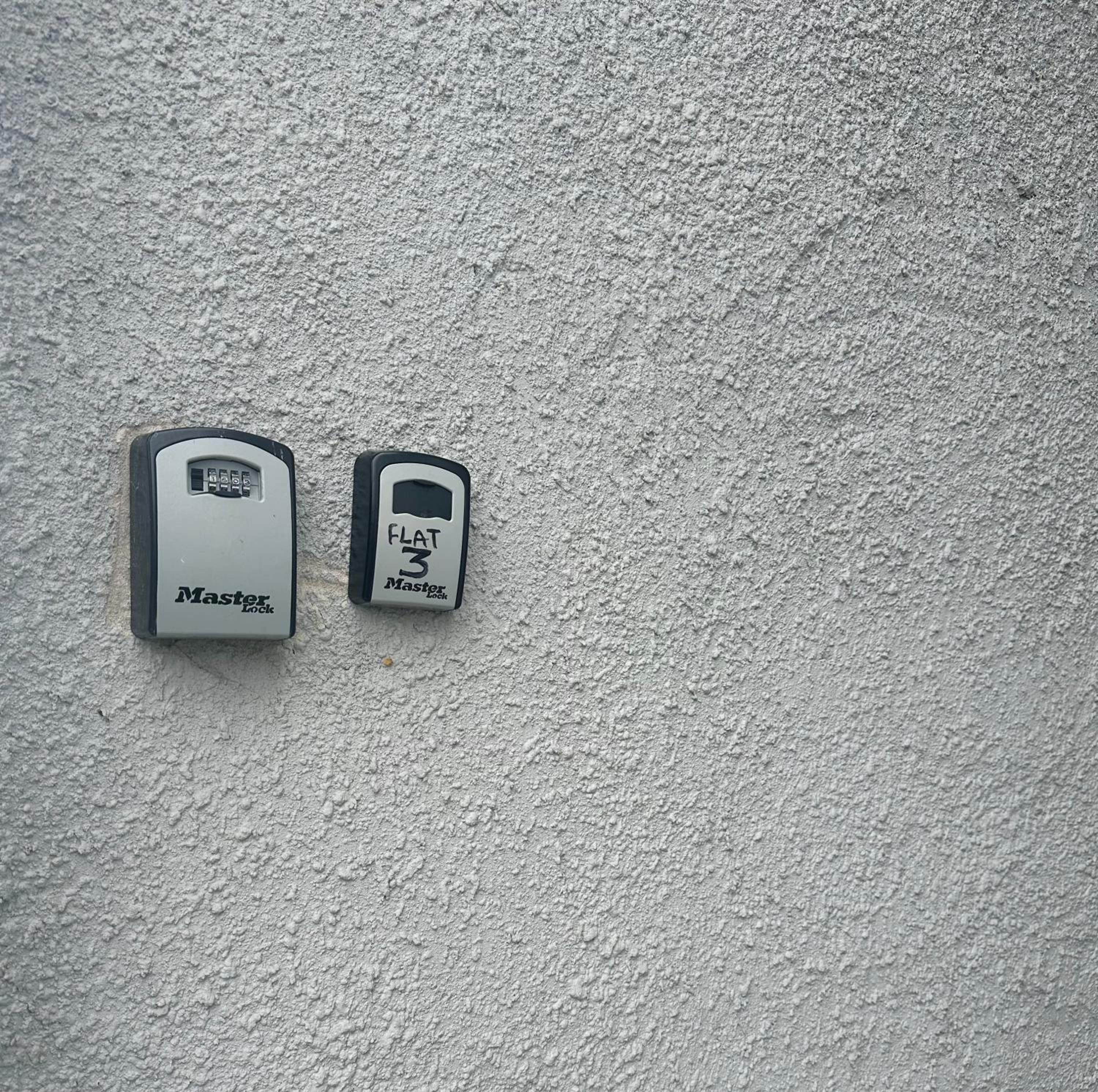 Cosy Modern 2 Bedroom Apartment - Neath Road Port Talbot Near Briton Ferry Train Station view 5