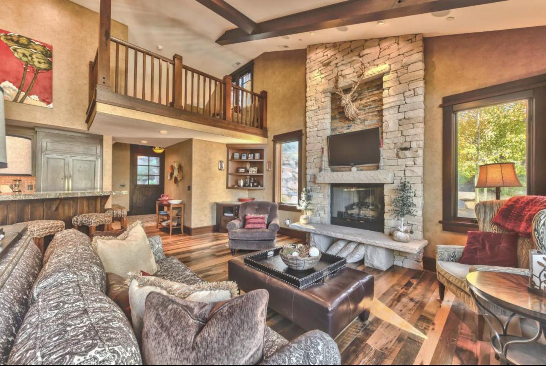 Elegant mountain retreat at Deer Valley, walk to skiing, private hot tub, mountain views view 5