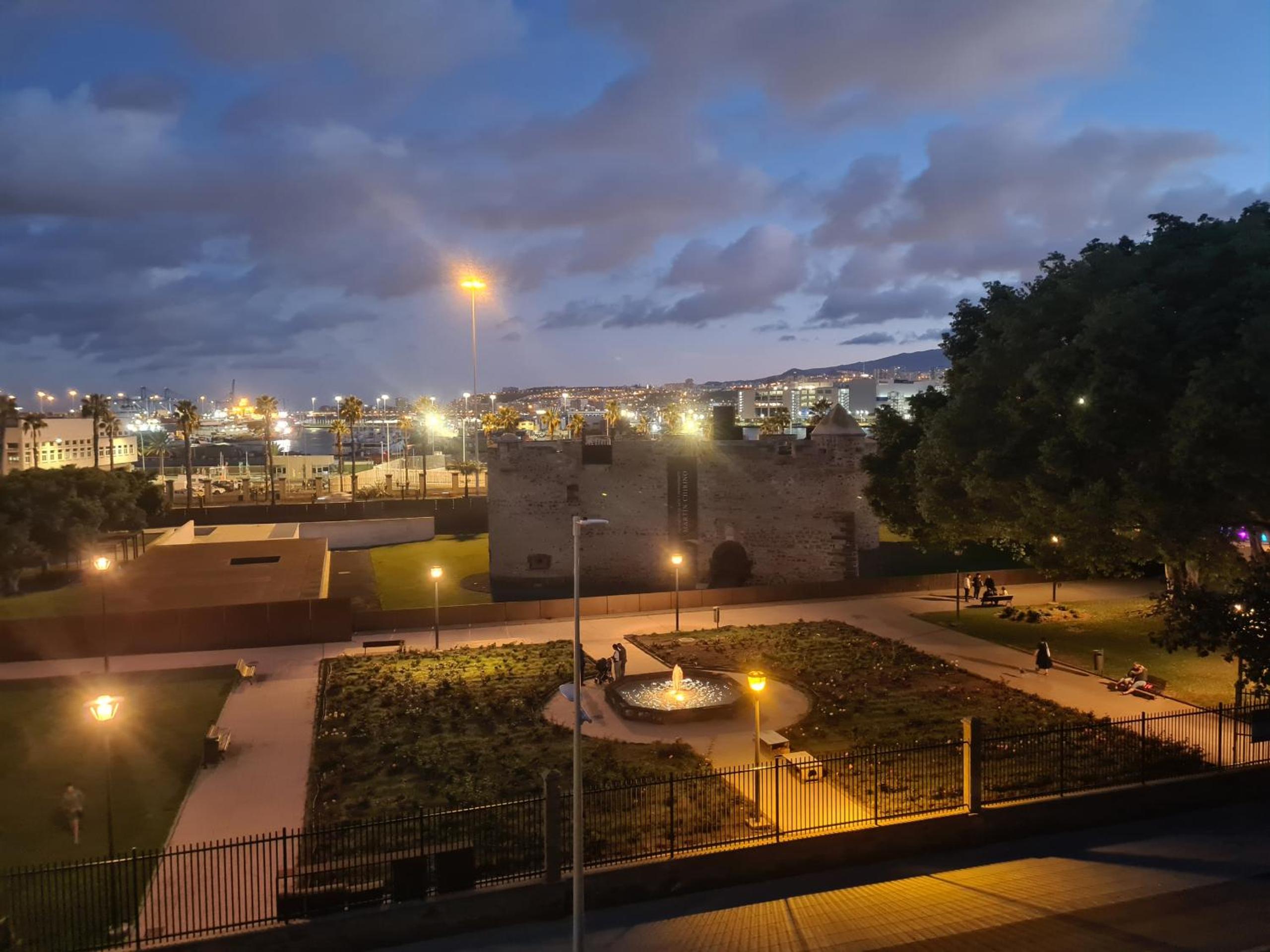 Apto Moderno y acogedor con terraza y vistas view 5