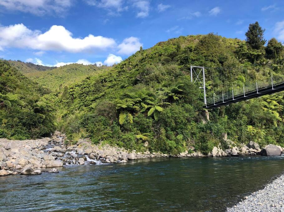 Charming Spacious Rural Otaki Retreat view 4