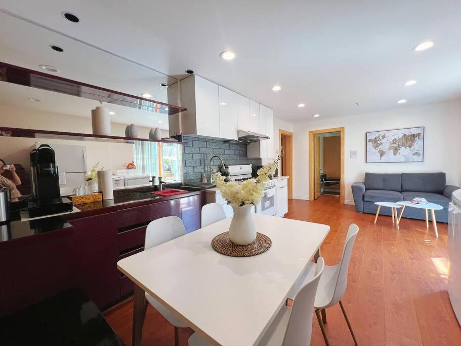 Chic 2BR Suite in Vancouver West~UBC & Downtown