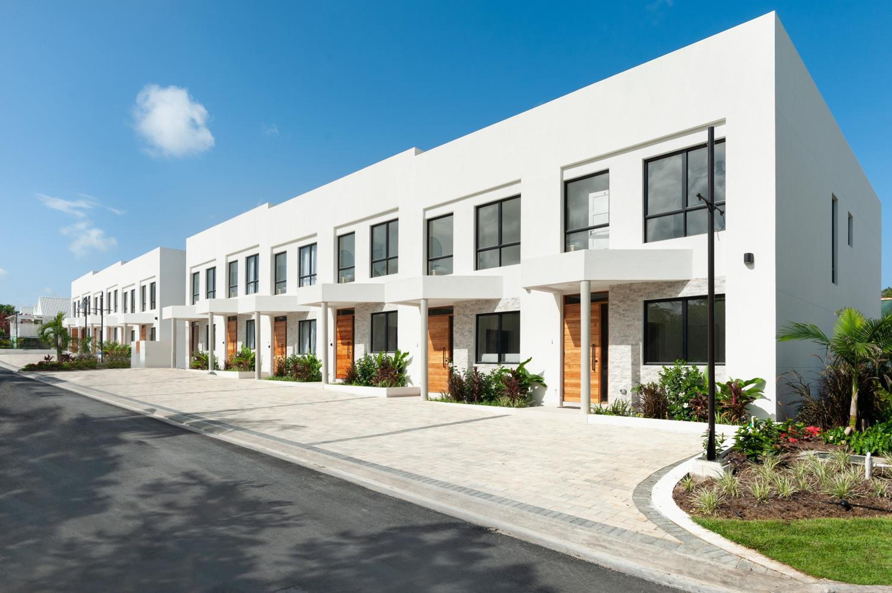 Azzurro 5 - Walk to beach 3 bed porters home