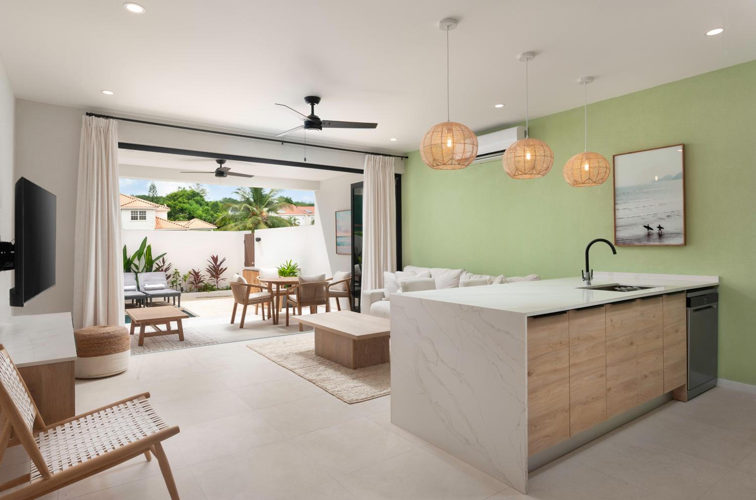 Azzurro 5 - Walk to beach 3 bed porters home