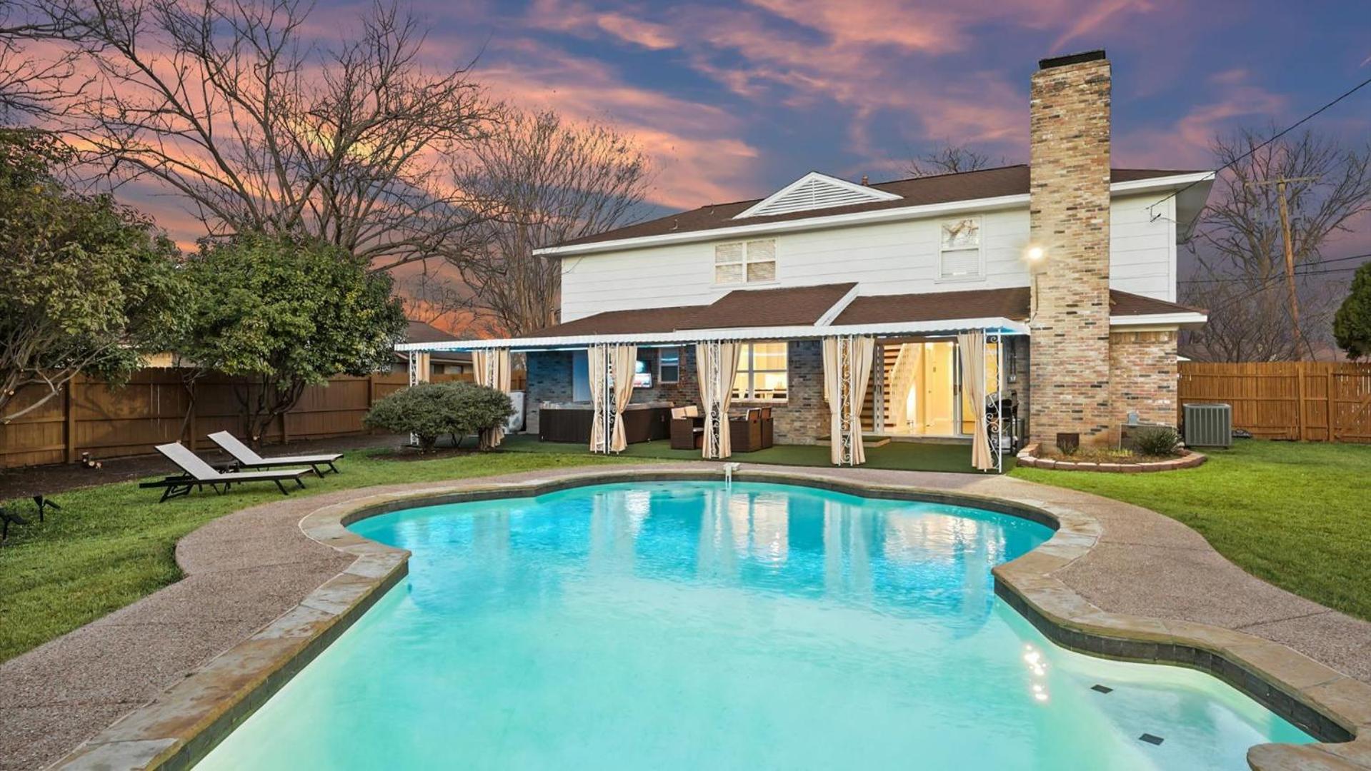 Elegant 5BR 2,5BA Holiday Home with Pool, Jacuzzi, BBQ, and Cinema Room view 5