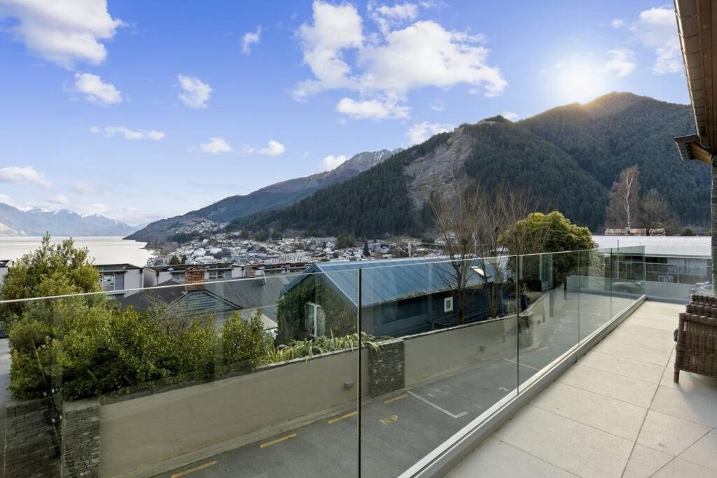 Catalina Apt 1 - amazing views and walk to town view 3