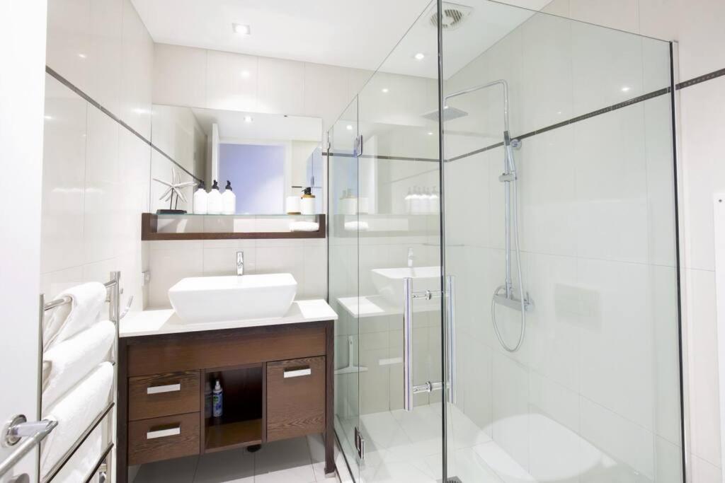 Catalina Apt 1 - amazing views and walk to town view 4
