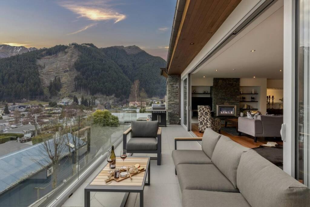 Catalina Apt 1 - amazing views and walk to town view 5