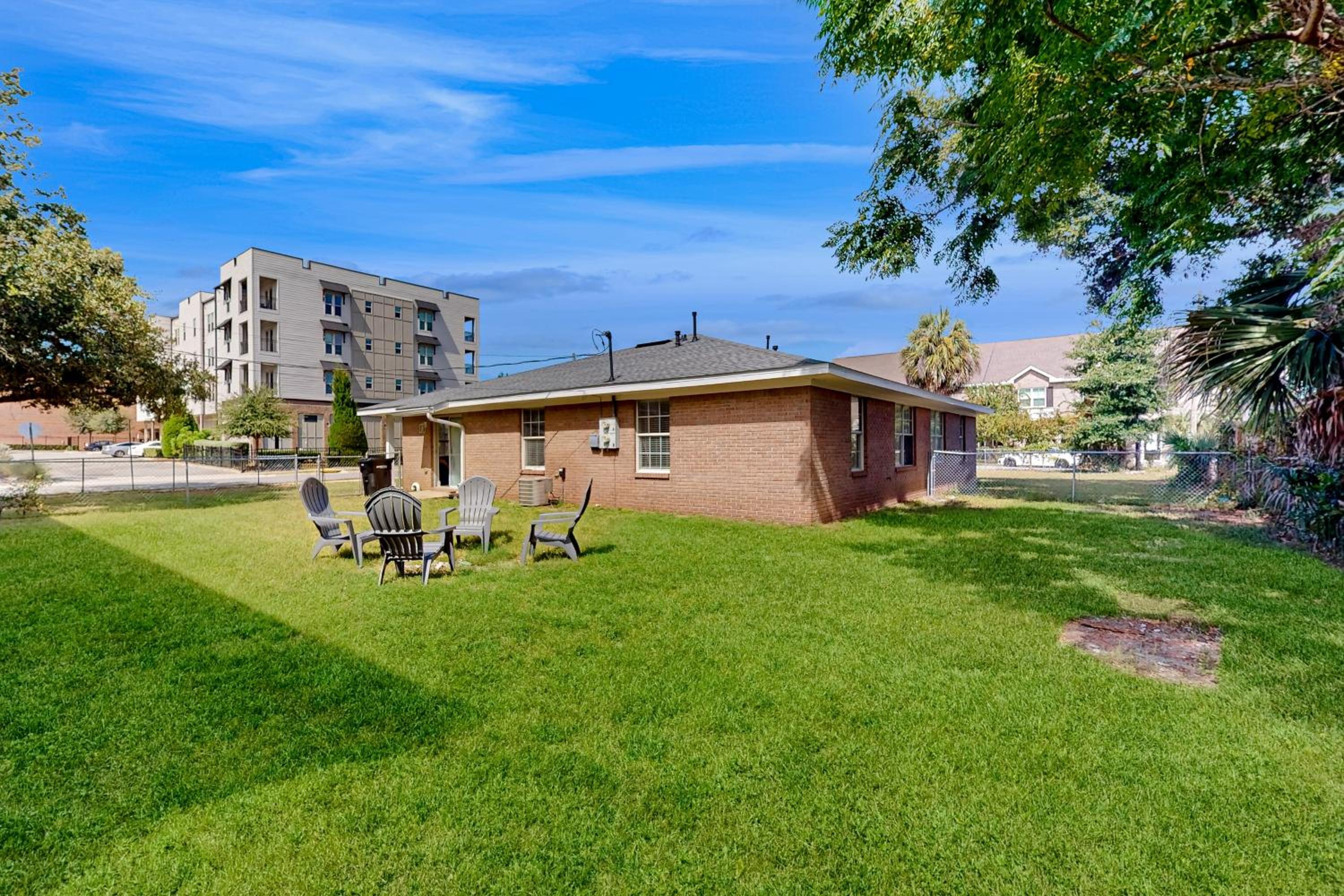 Downtown Duplex with Fire Pit 1 Mi to Waterfront