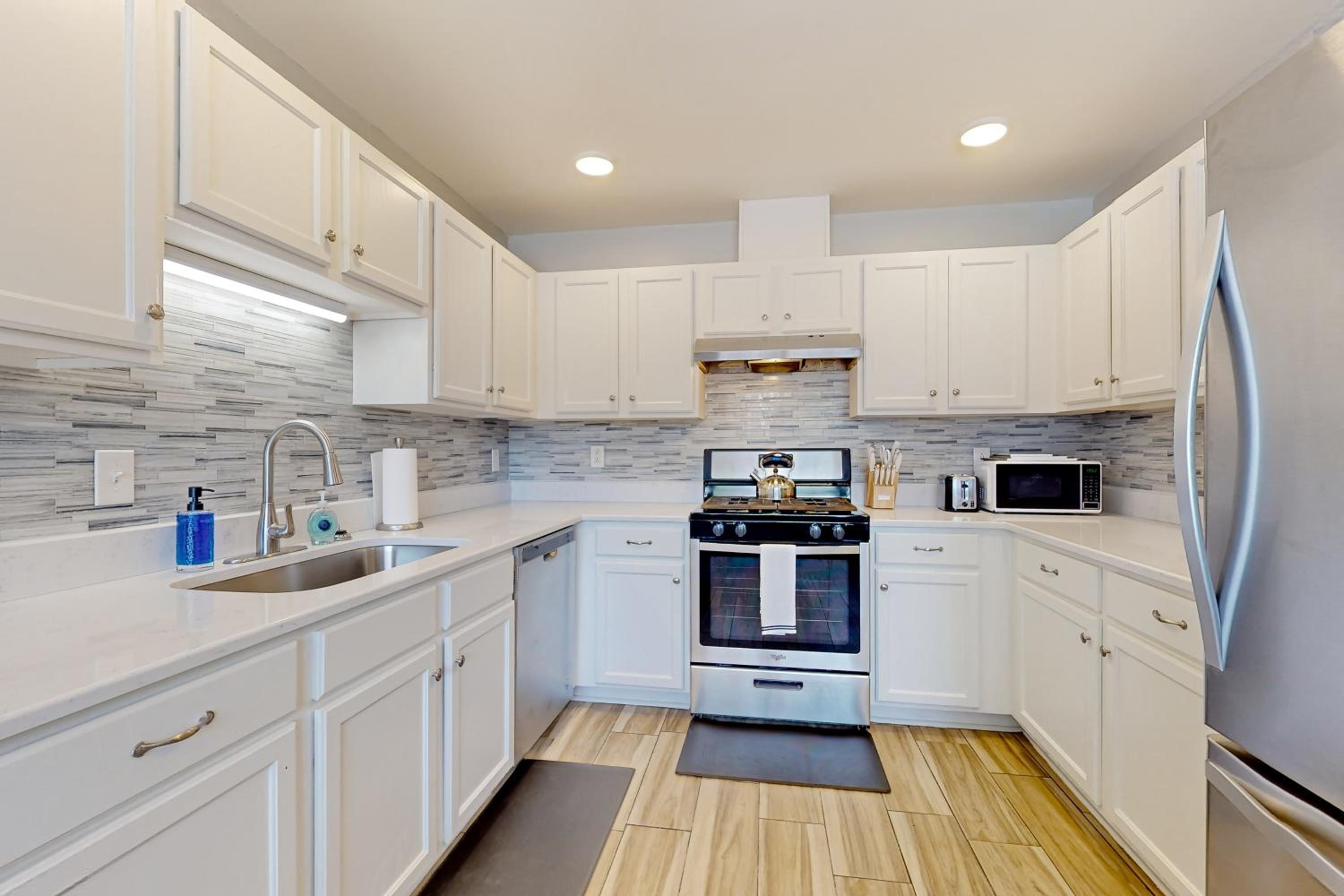Downtown Duplex with Fire Pit 1 Mi to Waterfront