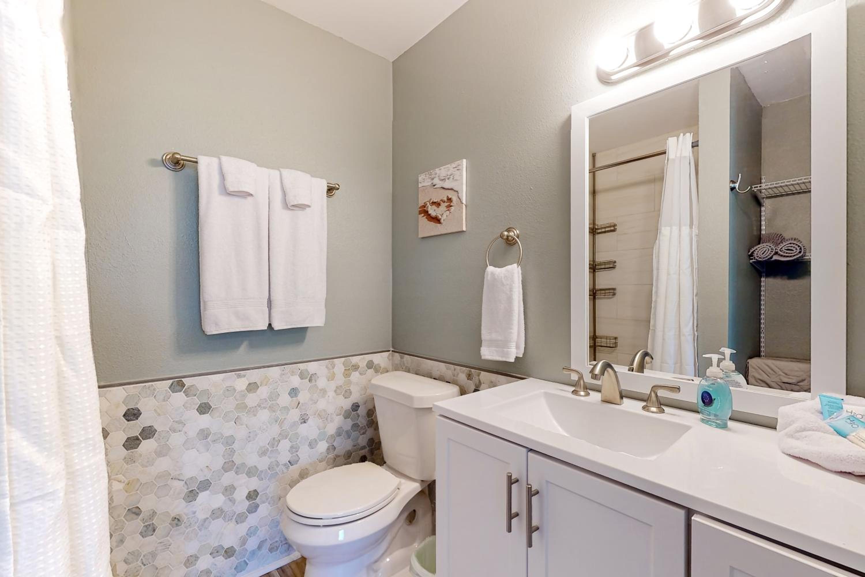 Downtown Duplex with Fire Pit 1 Mi to Waterfront