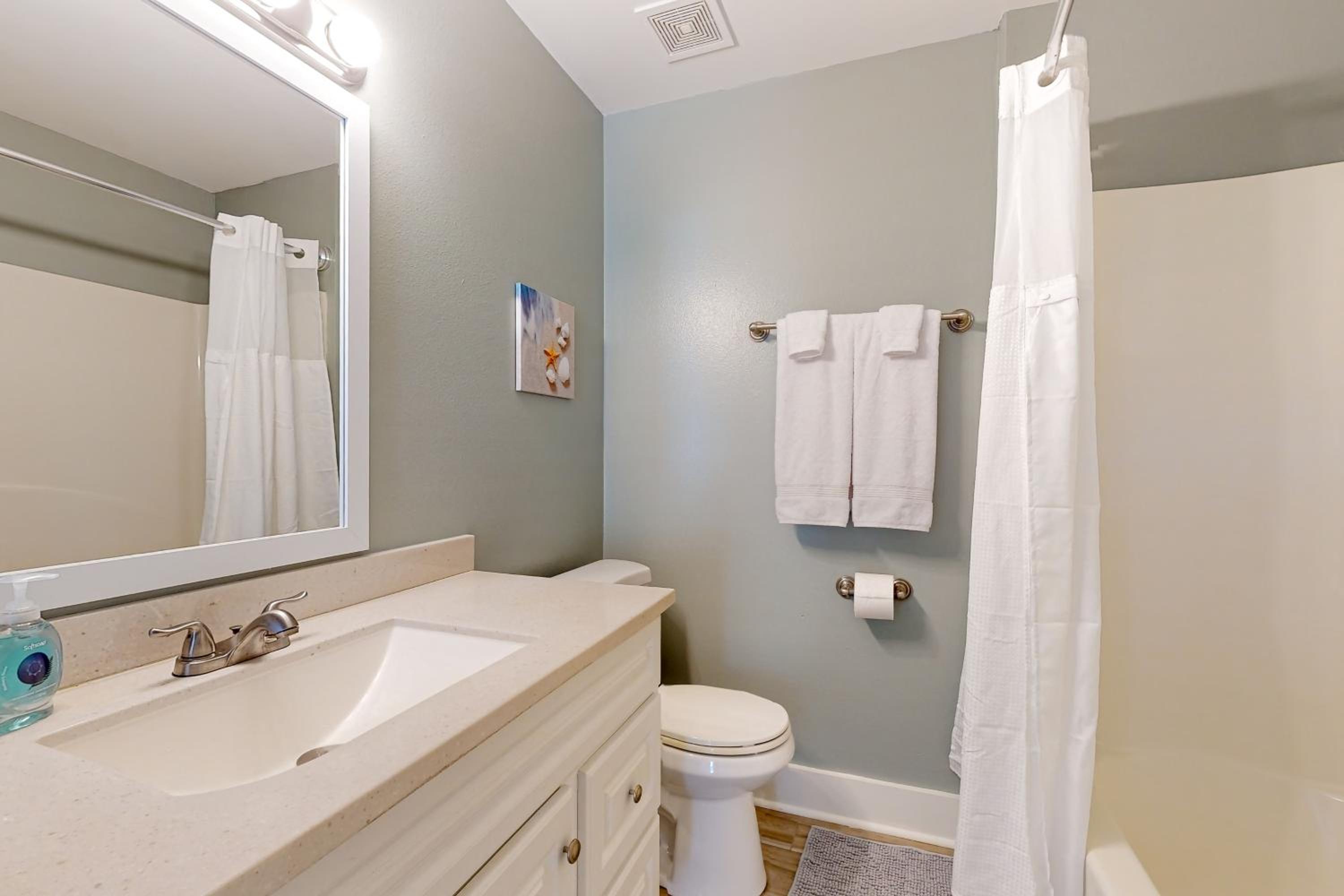 Downtown Duplex with Fire Pit 1 Mi to Waterfront