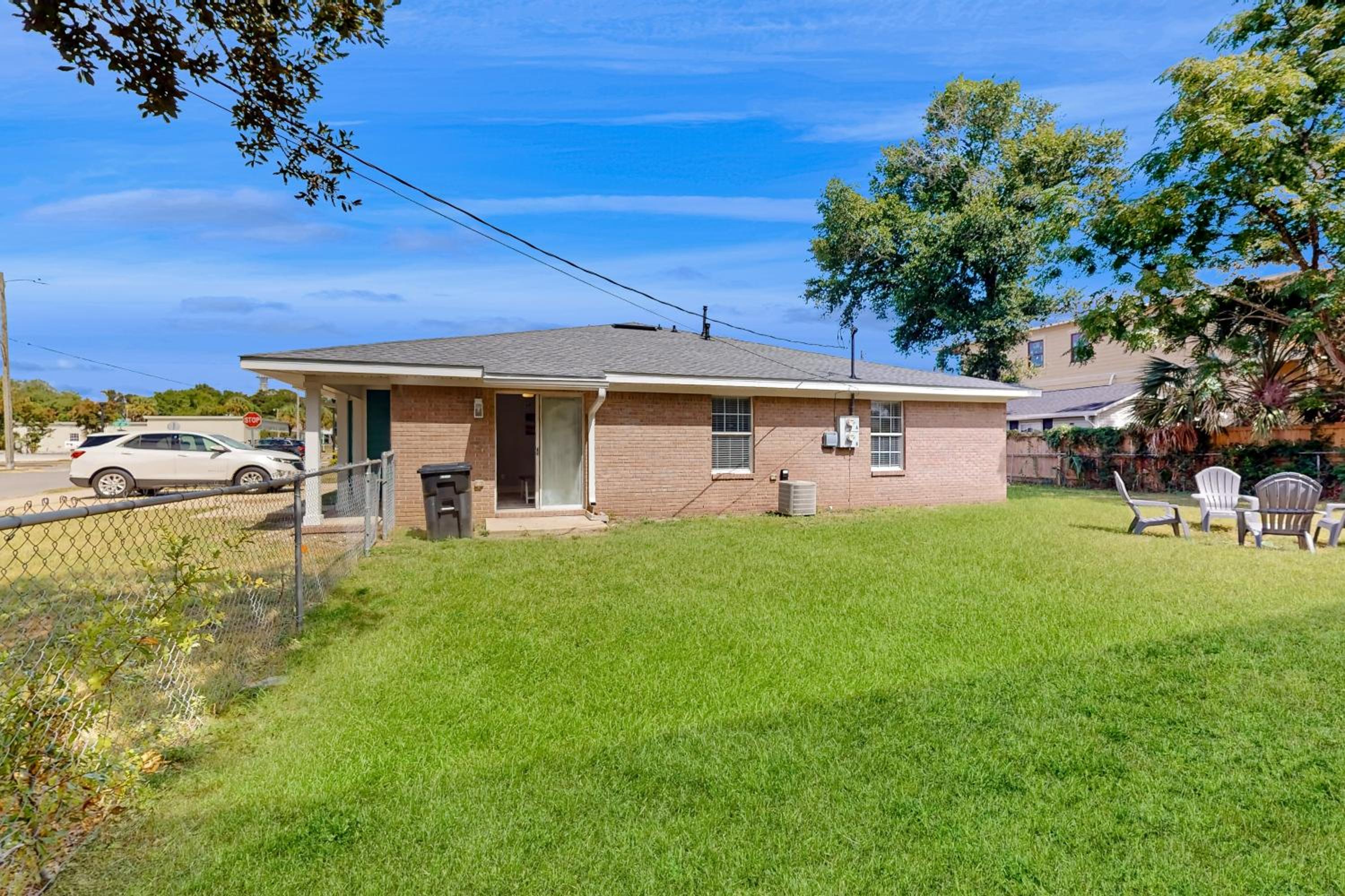 Downtown Duplex with Fire Pit 1 Mi to Waterfront